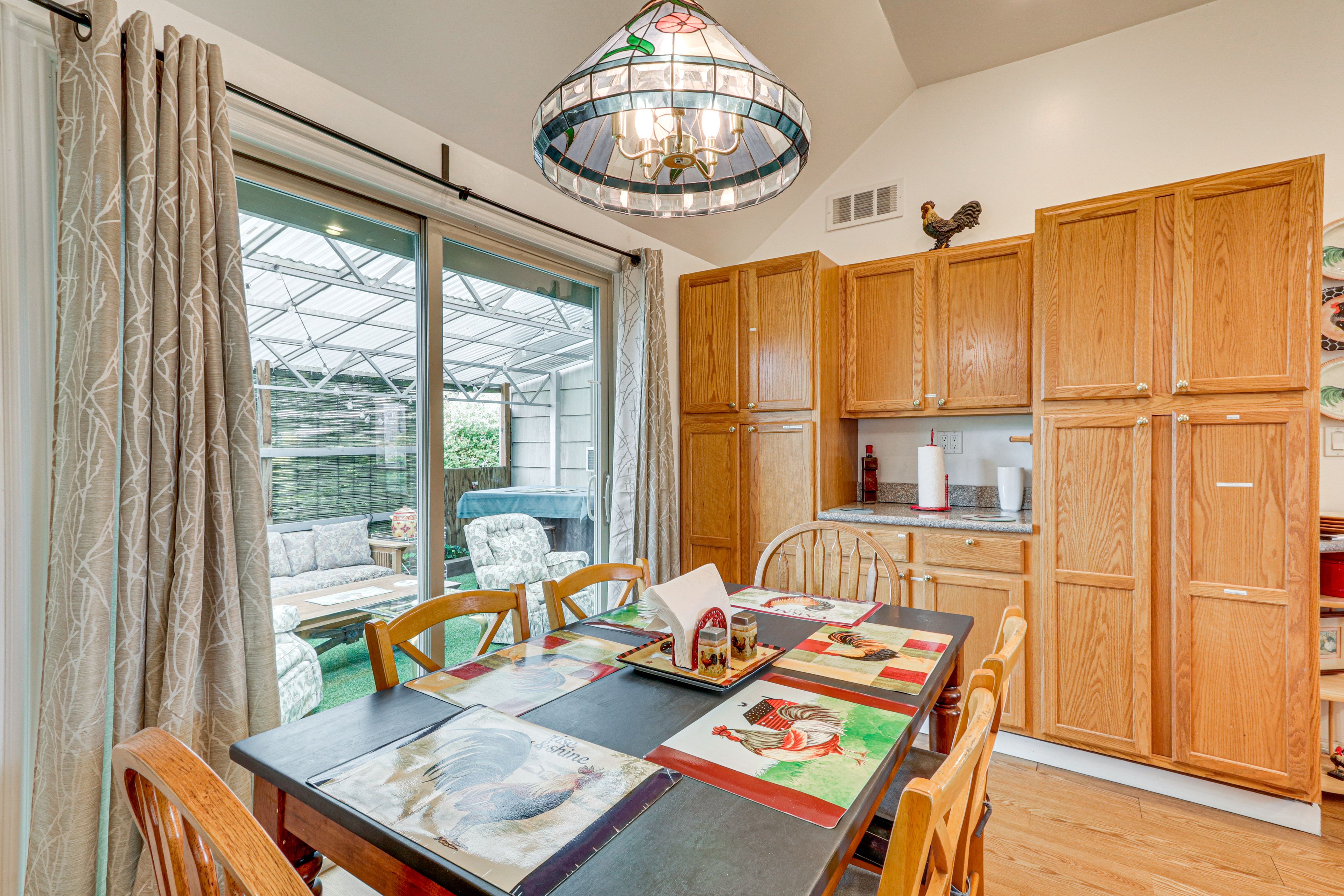 Dining Space | 6 Seats | High Chair