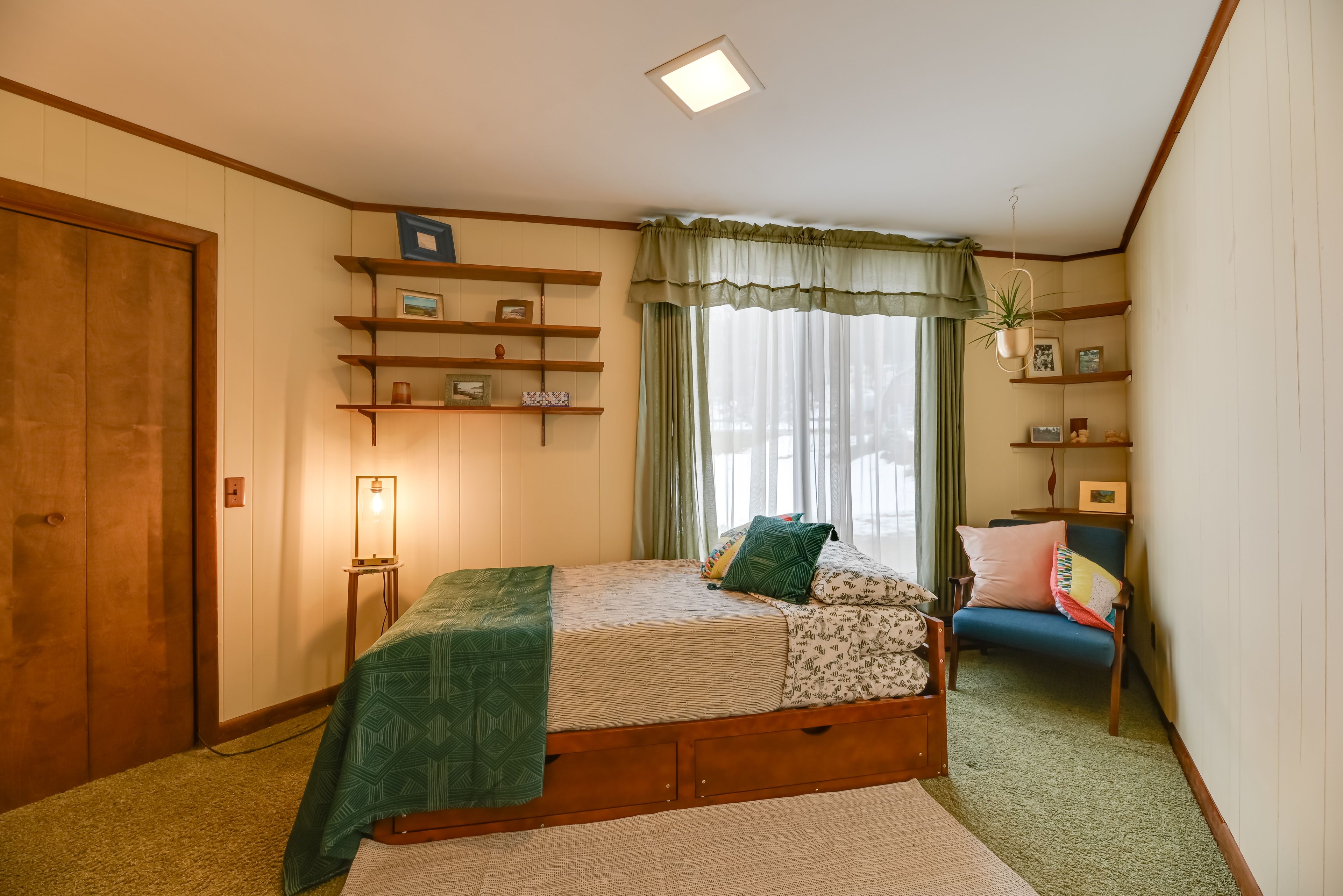 Bedroom 2 | King Bed (Convertible to Twin Bed) | 1st Floor
