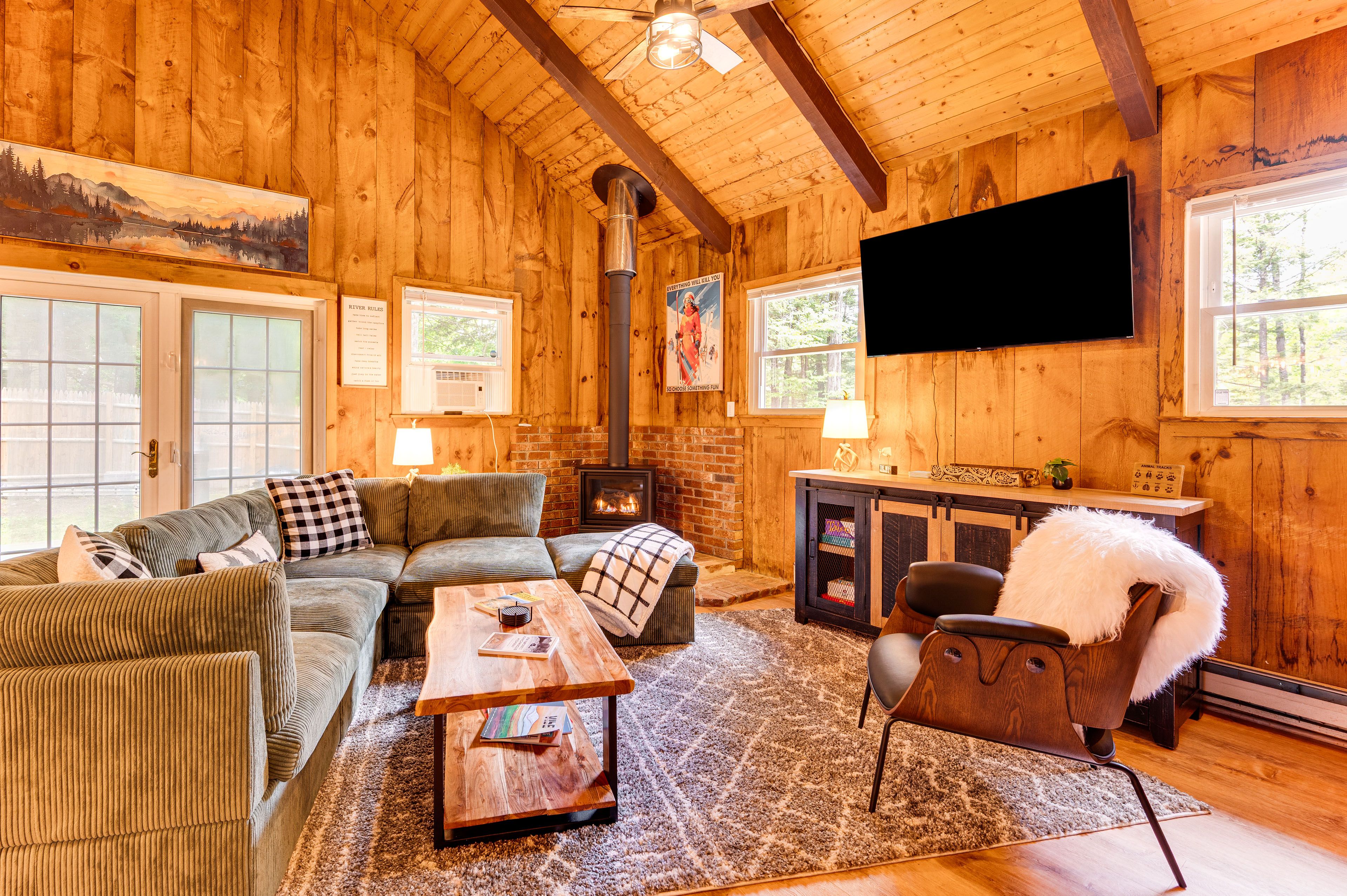 Living Area | Smart TV | Fireplace | Board Games | Main Floor