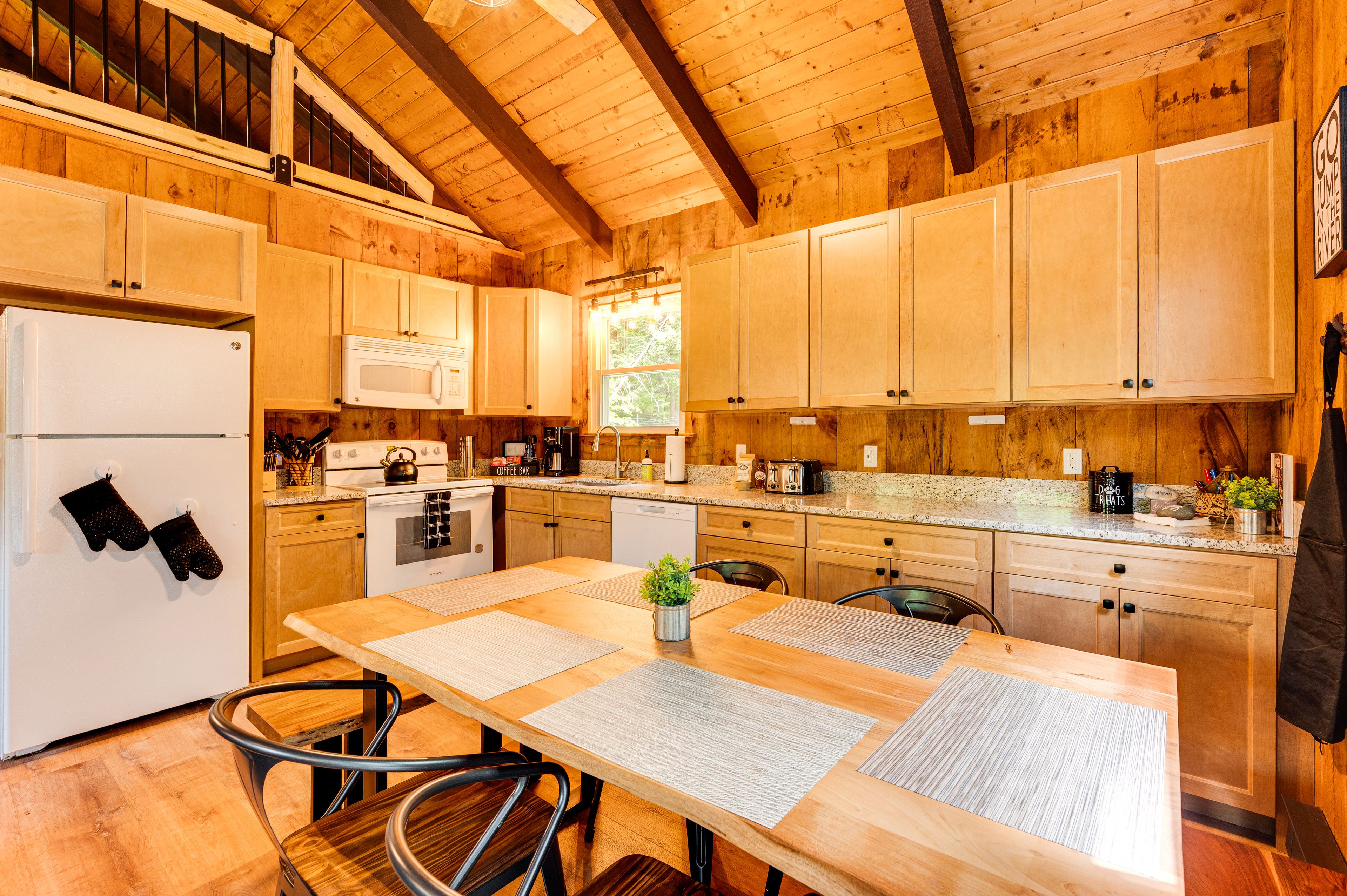 Interior | Open Floor Plan | Free WiFi