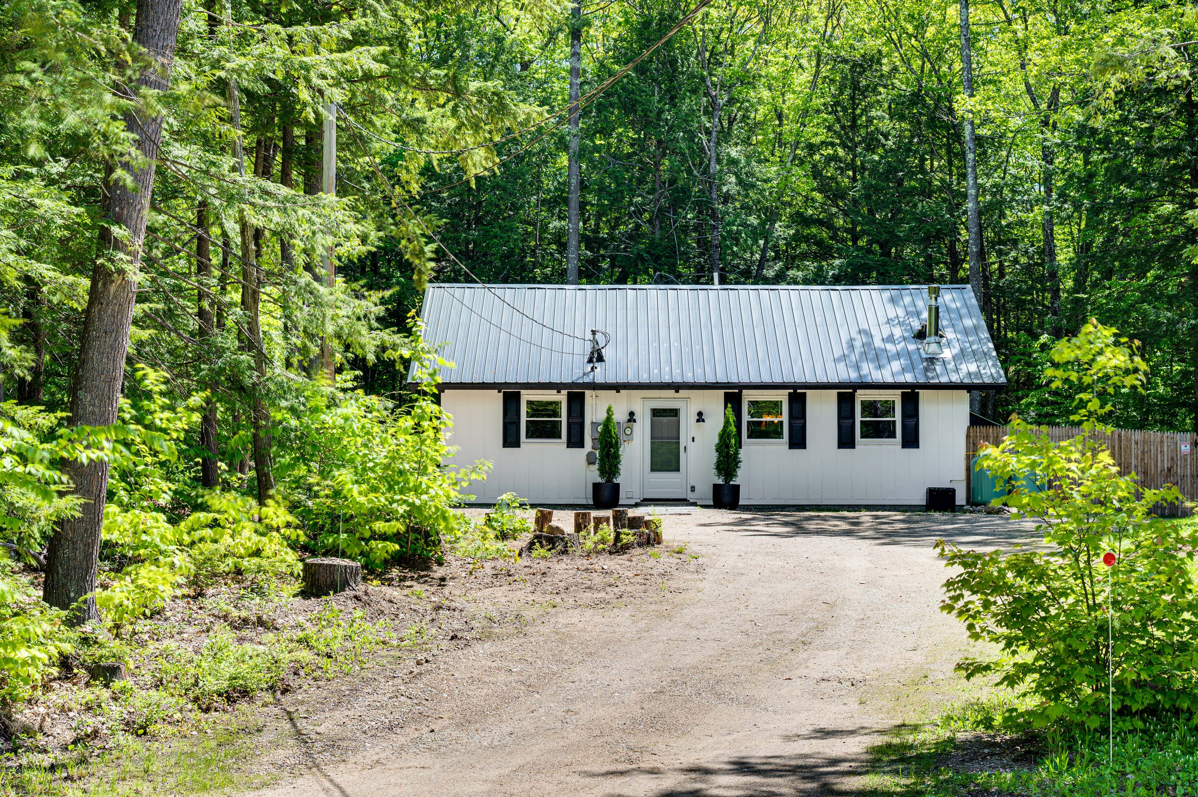 Parking | Driveway (4 Vehicles) | RV/Trailer Parking Available