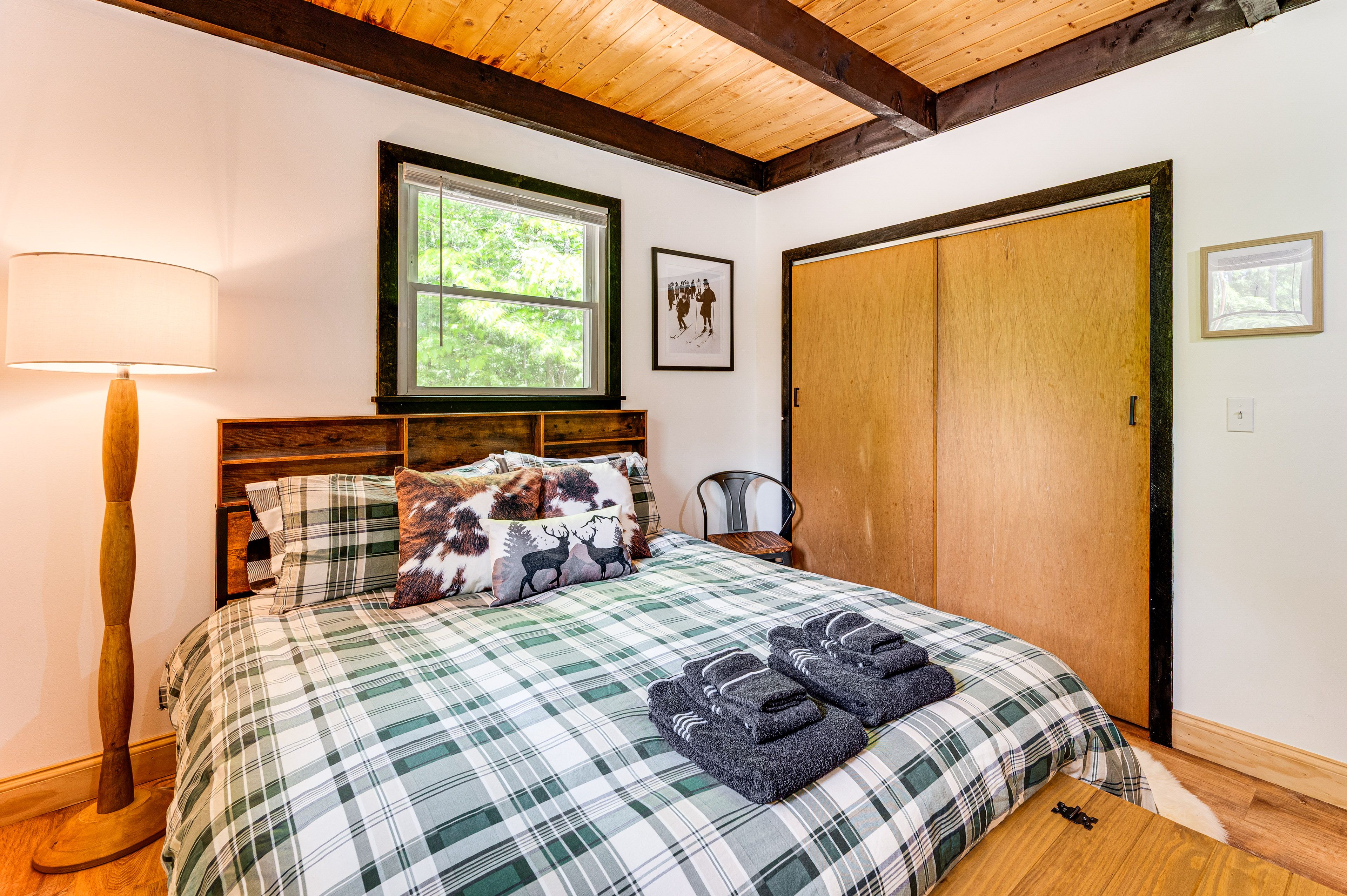 Bedroom 1 | Queen Bed | Main Floor