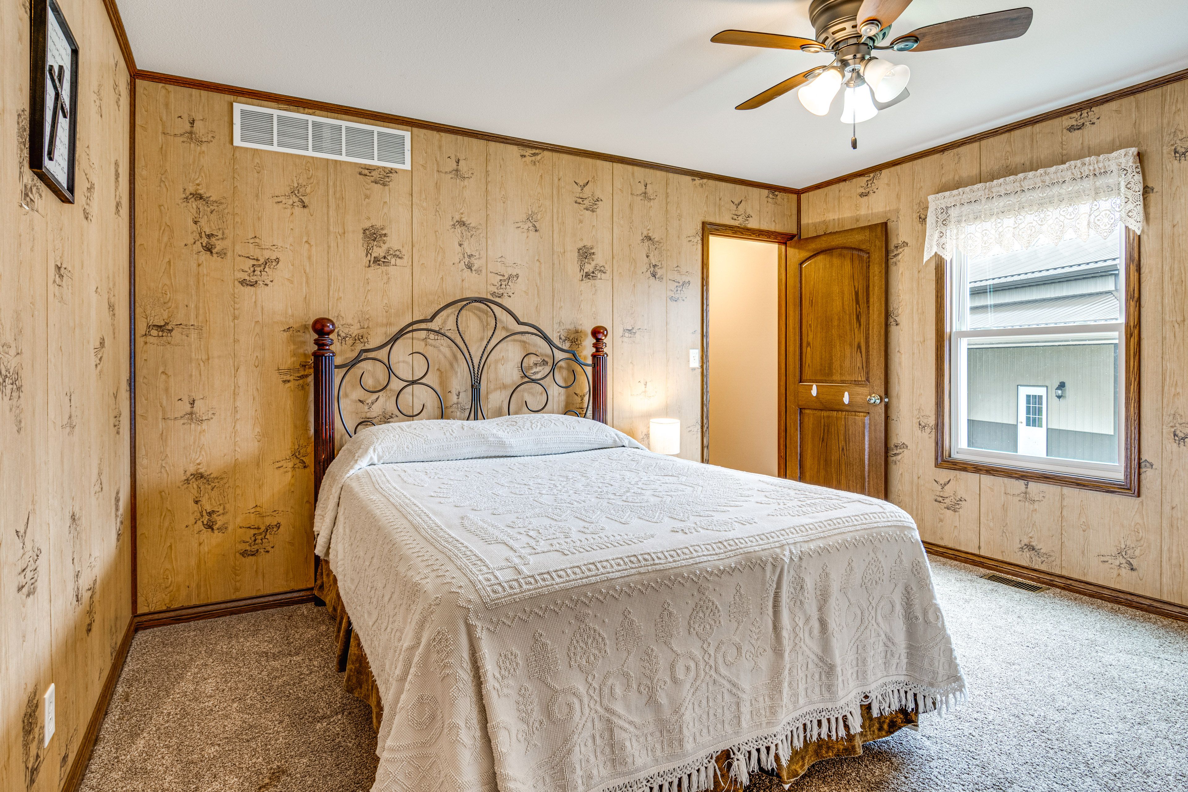 Bedroom 2 | 1st Floor | Queen Bed