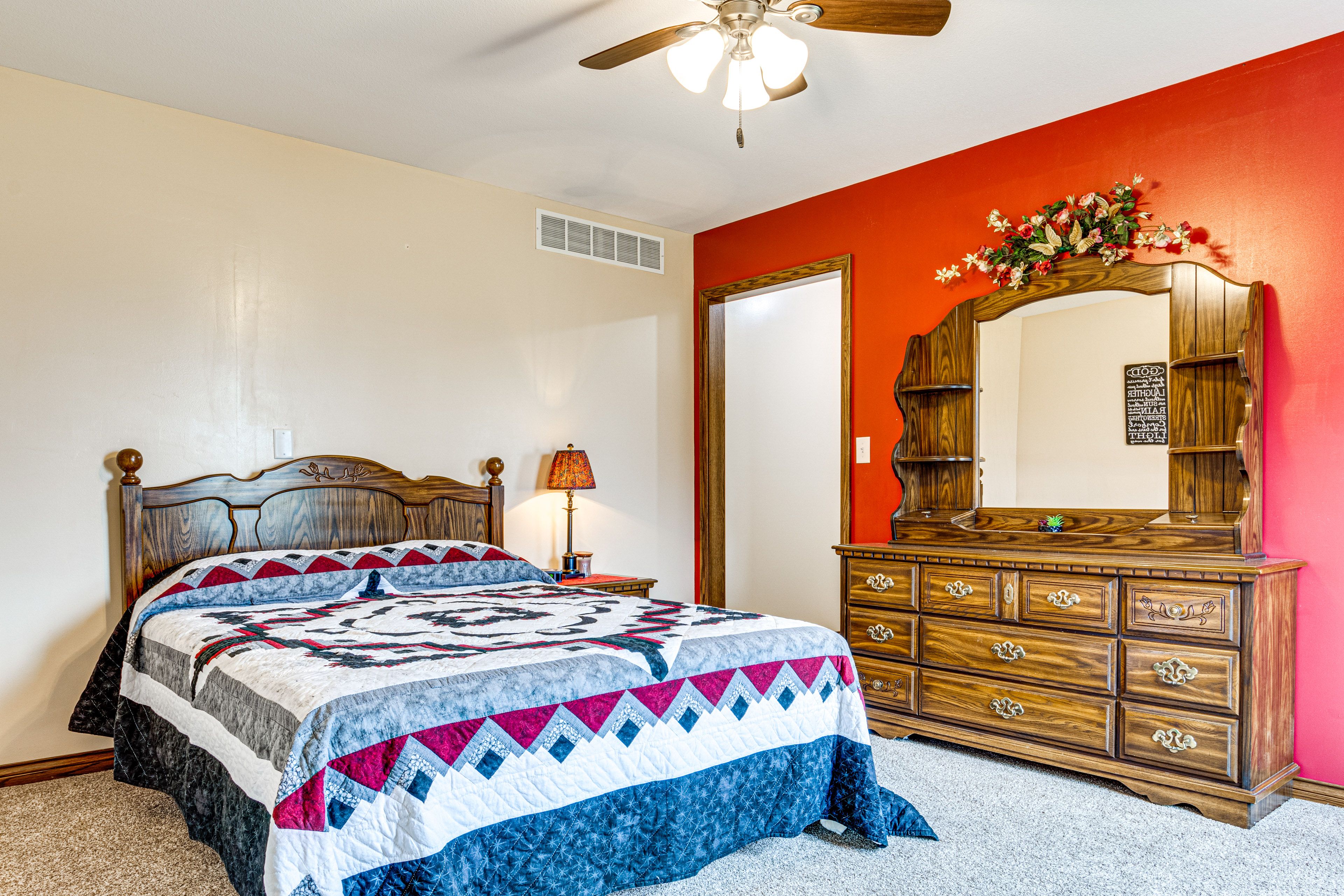 Bedroom 1 | 1st Floor | Queen Bed | Linens Provided