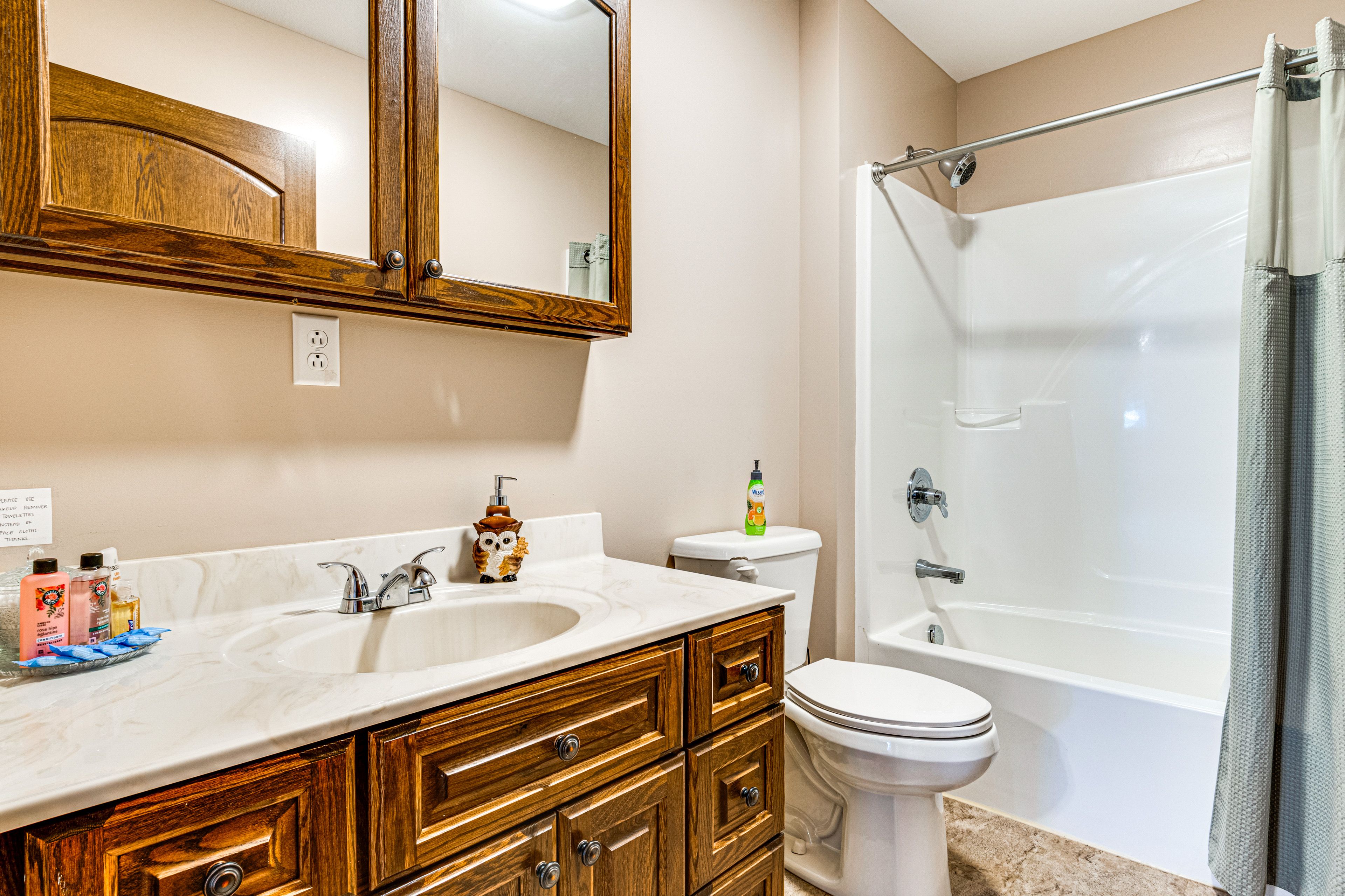 Full Bathroom | 1st Floor