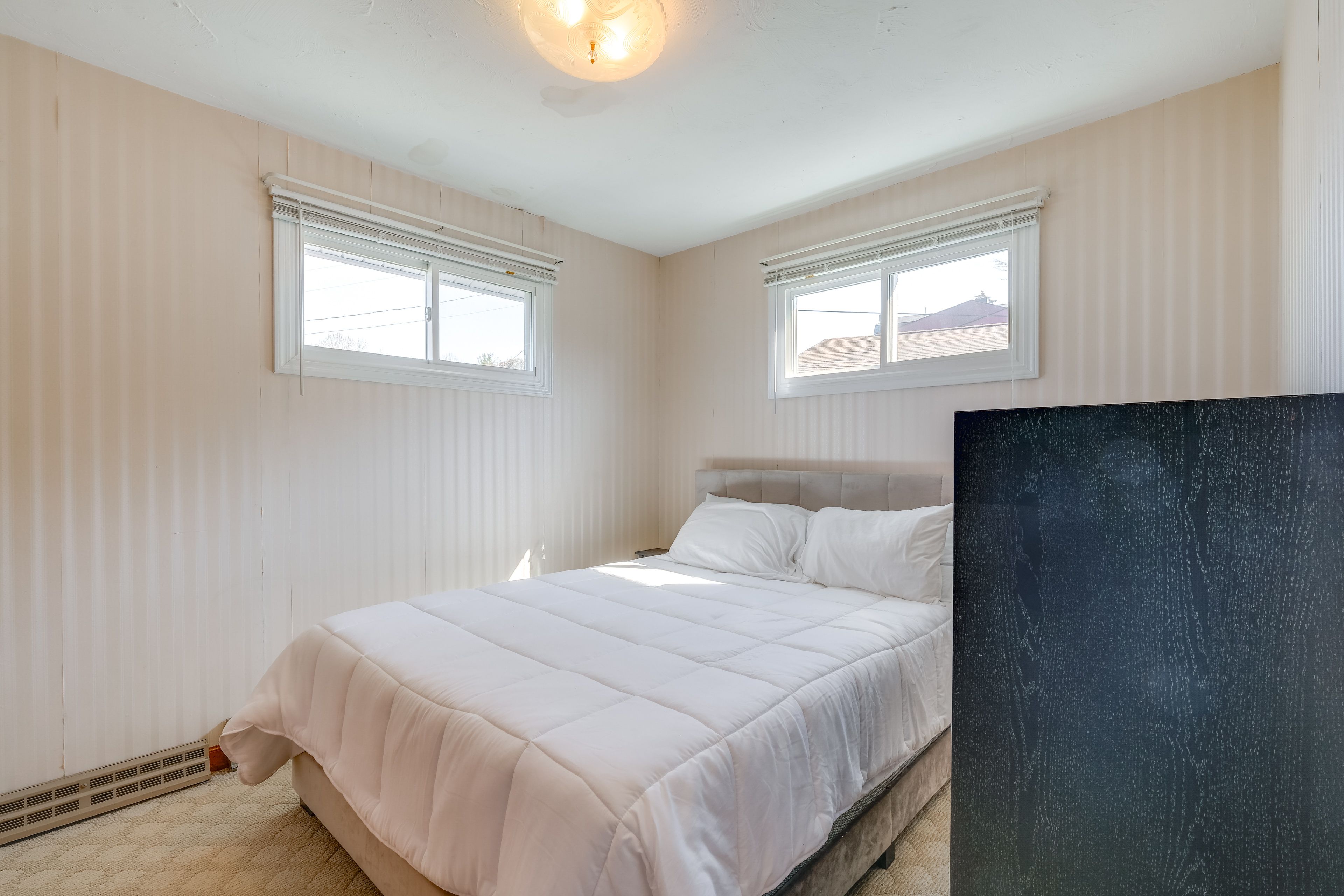 Bedroom 2 | Queen Bed