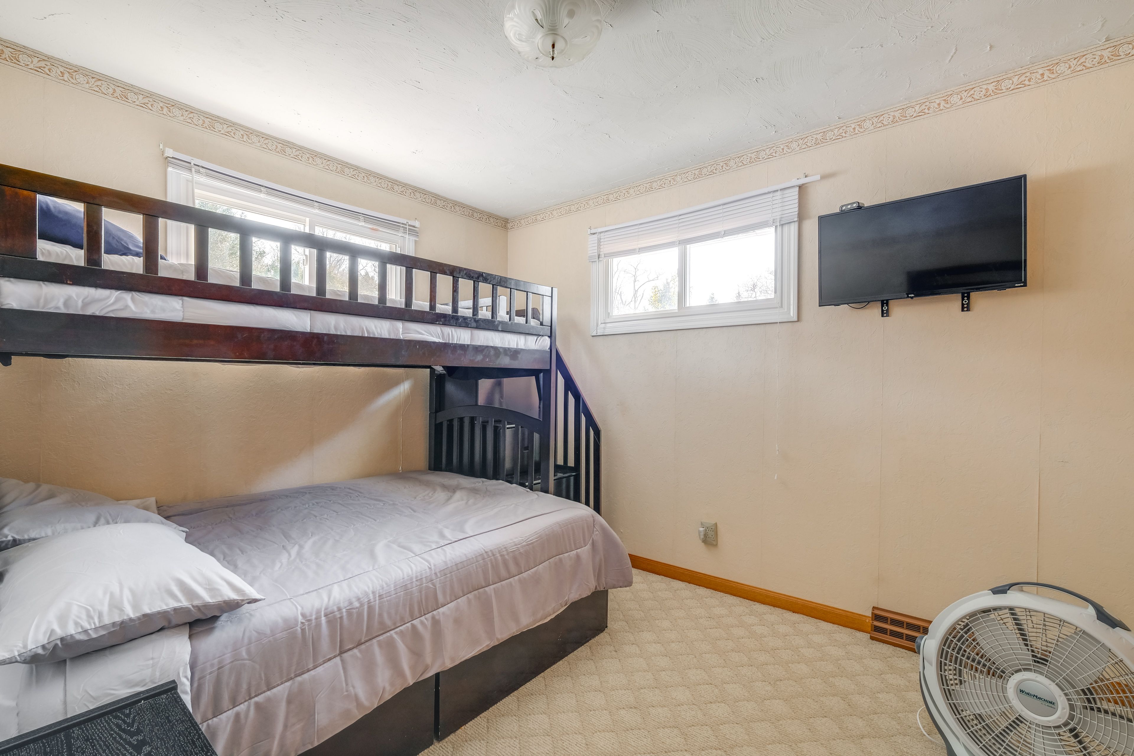 Bedroom 3 | Twin/Full Bunk Bed