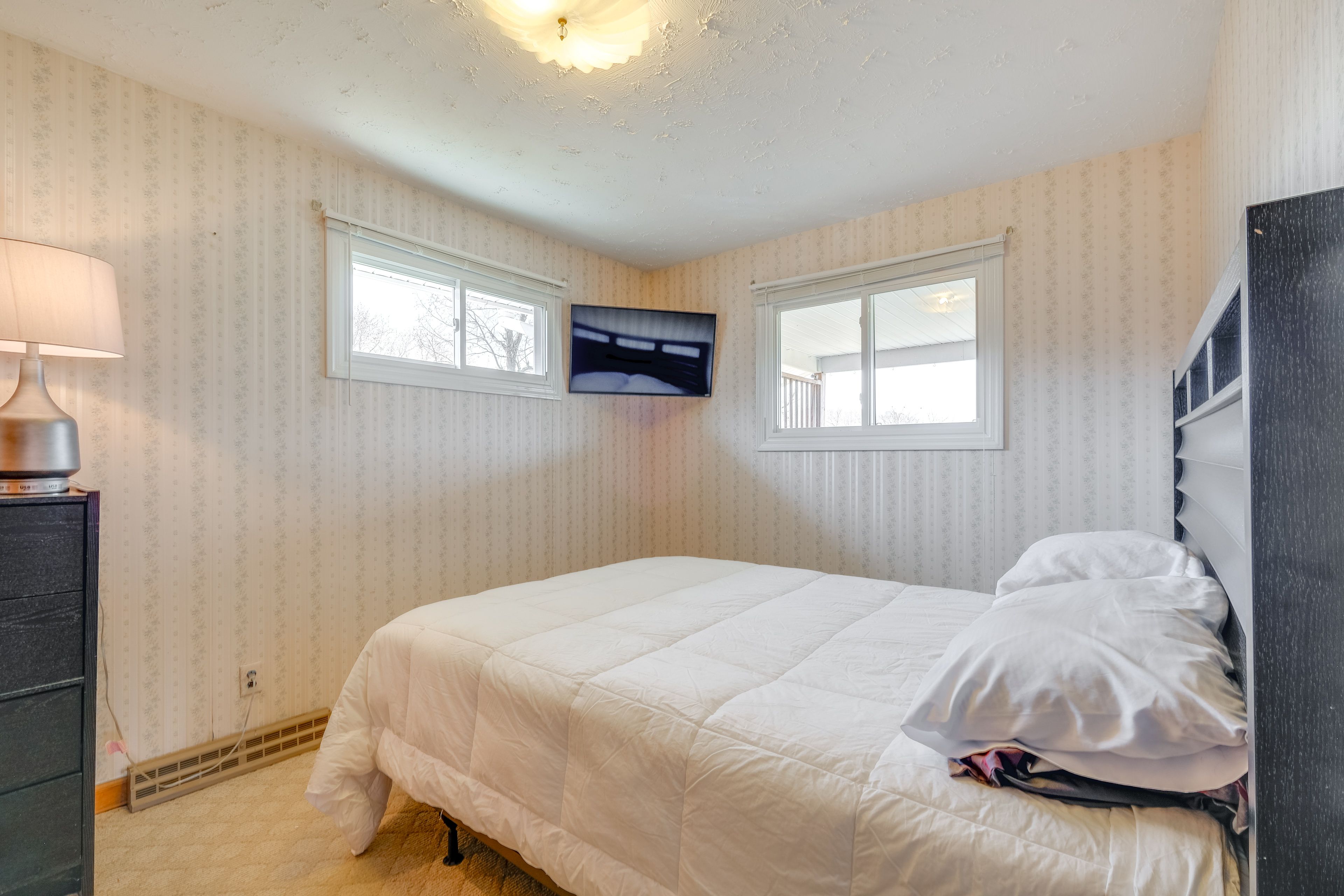 Bedroom 1 | Queen Bed | Linens Provided