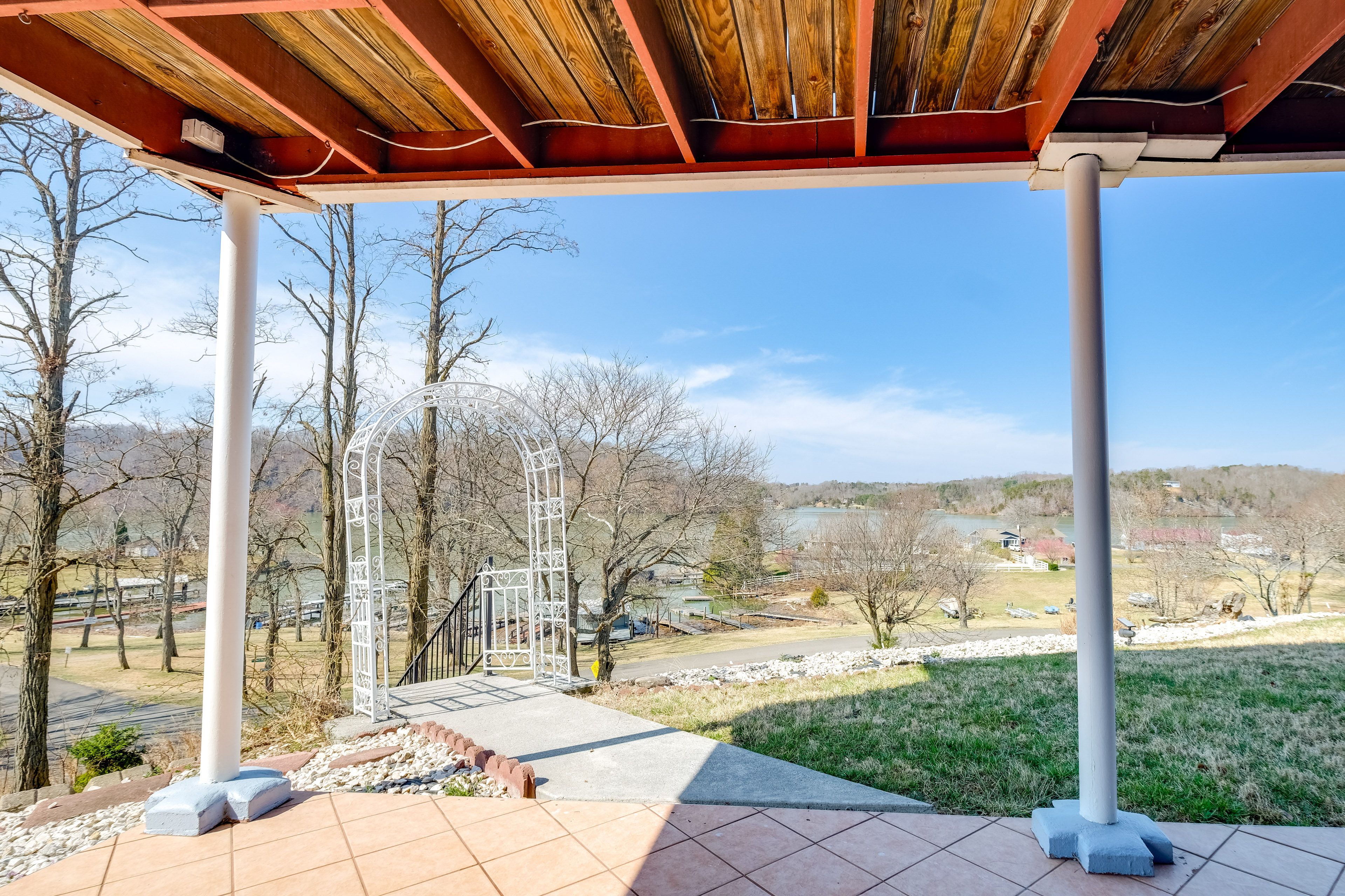 Covered Patio | Grills