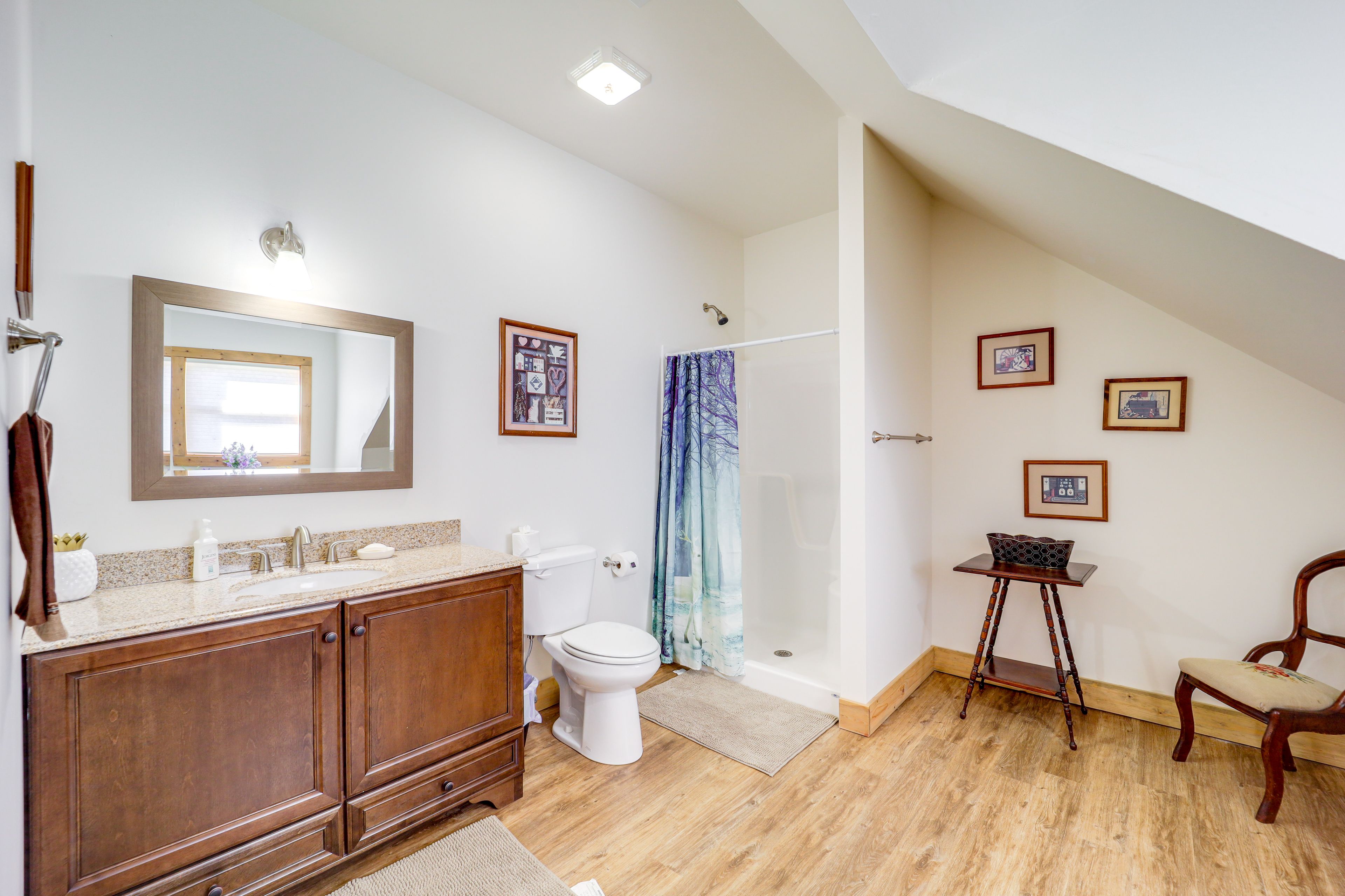 Full Bath | Upper Level