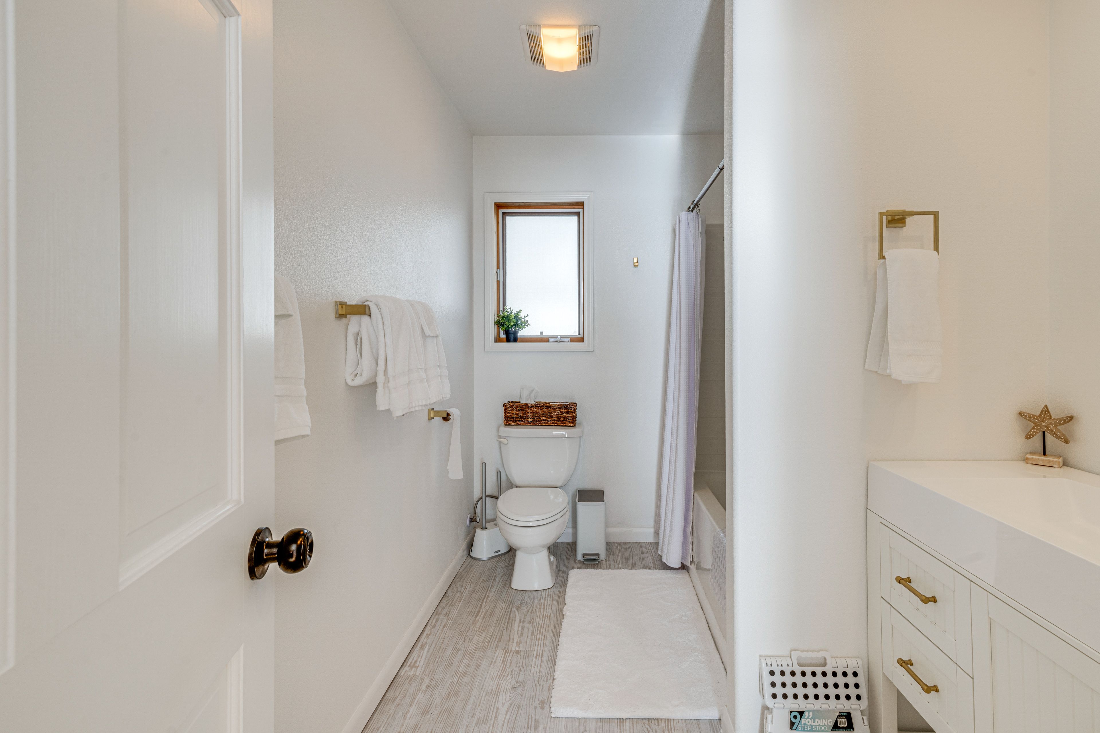 Full Bathroom | Lower Floor