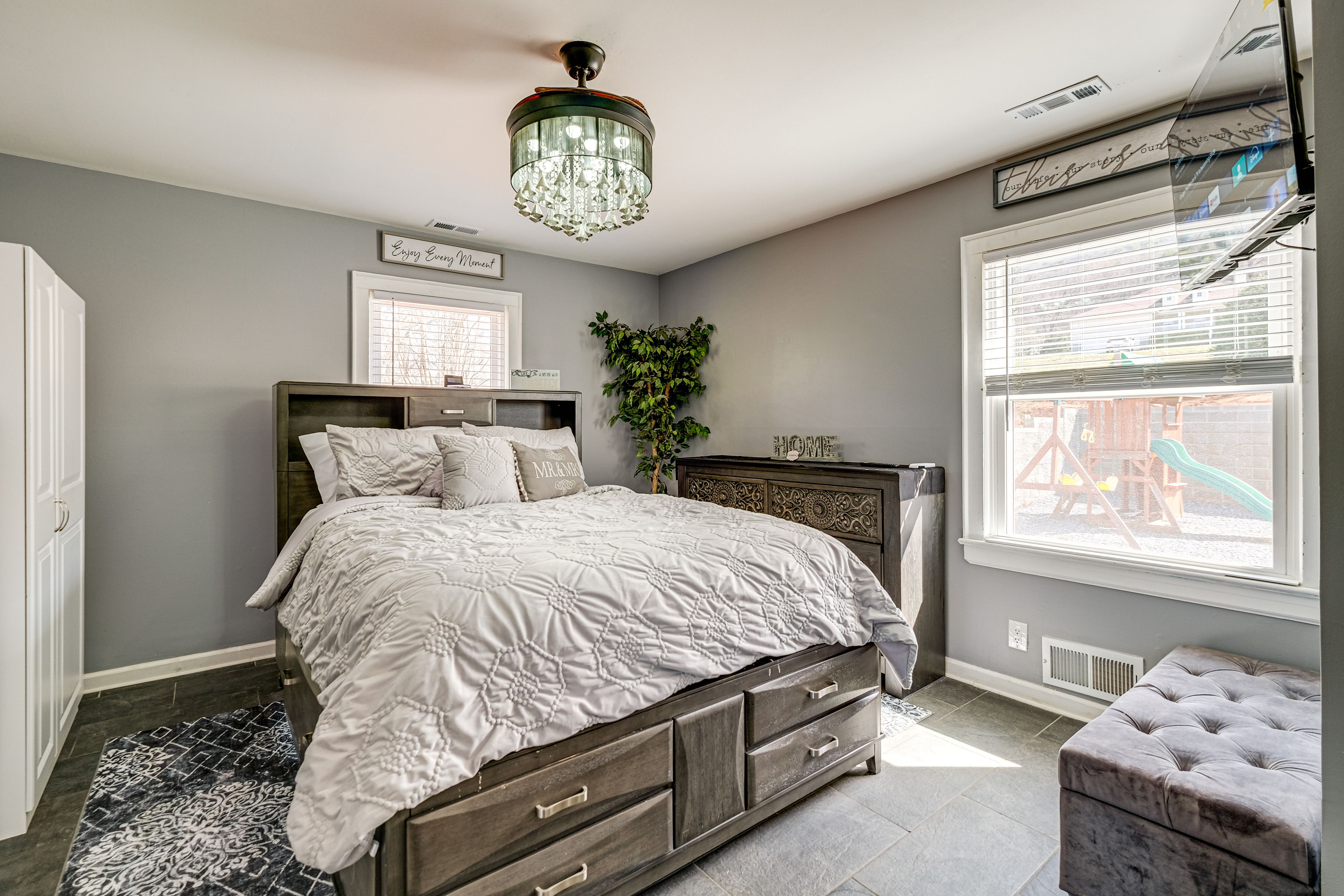 Bedroom 1 | Queen Bed | Linens Provided | En-Suite Bathroom