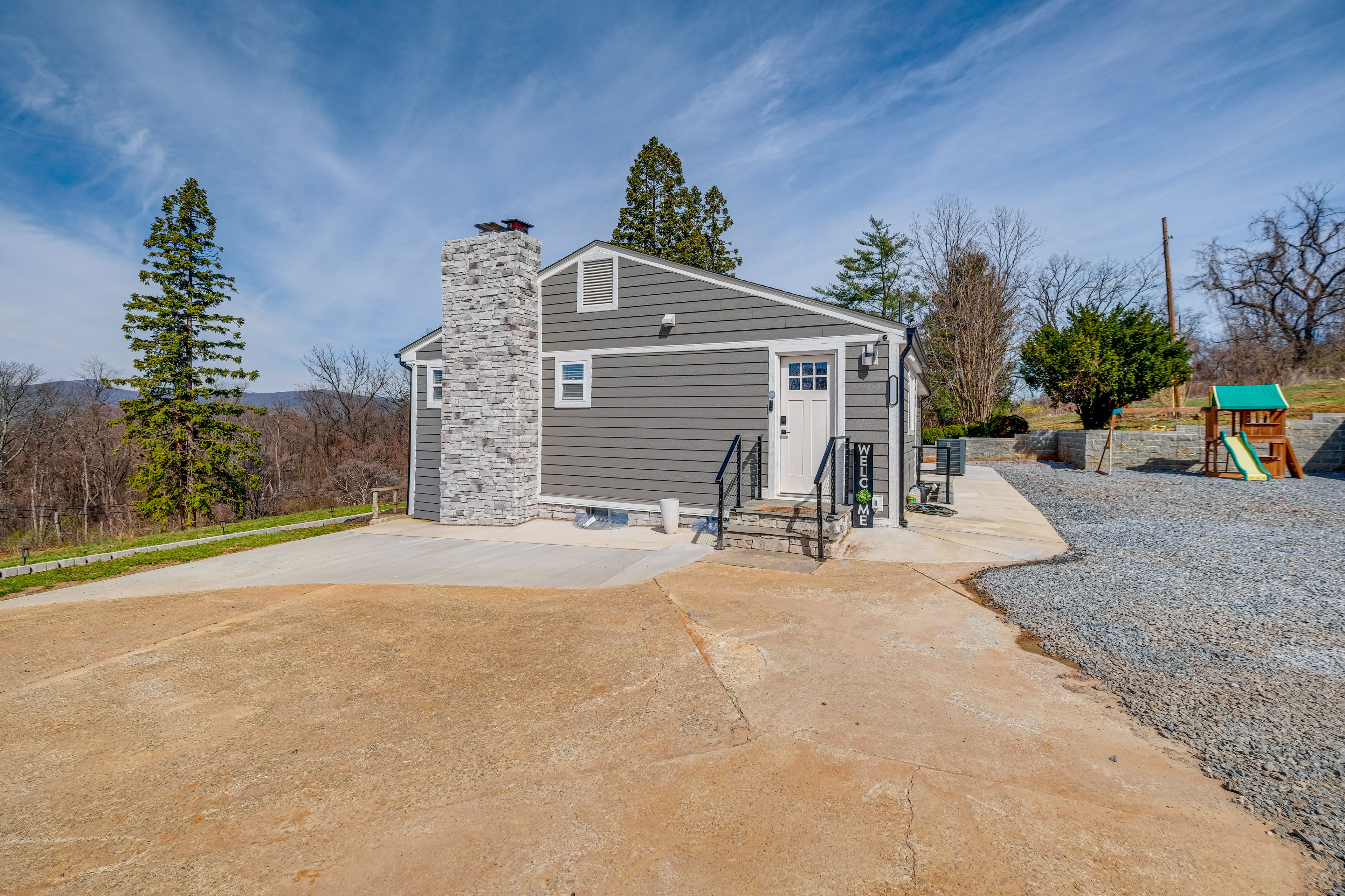 Exterior | Single-Story Home | Mountain Views