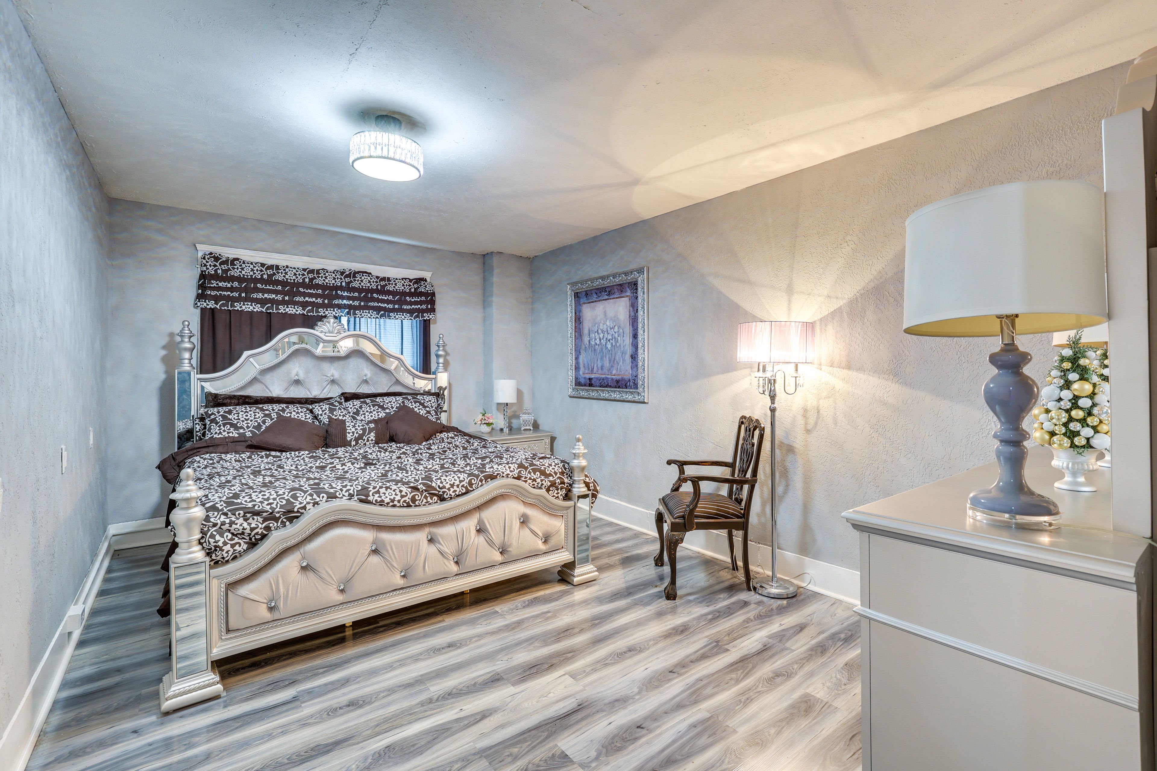 Bedroom 1 | King Bed