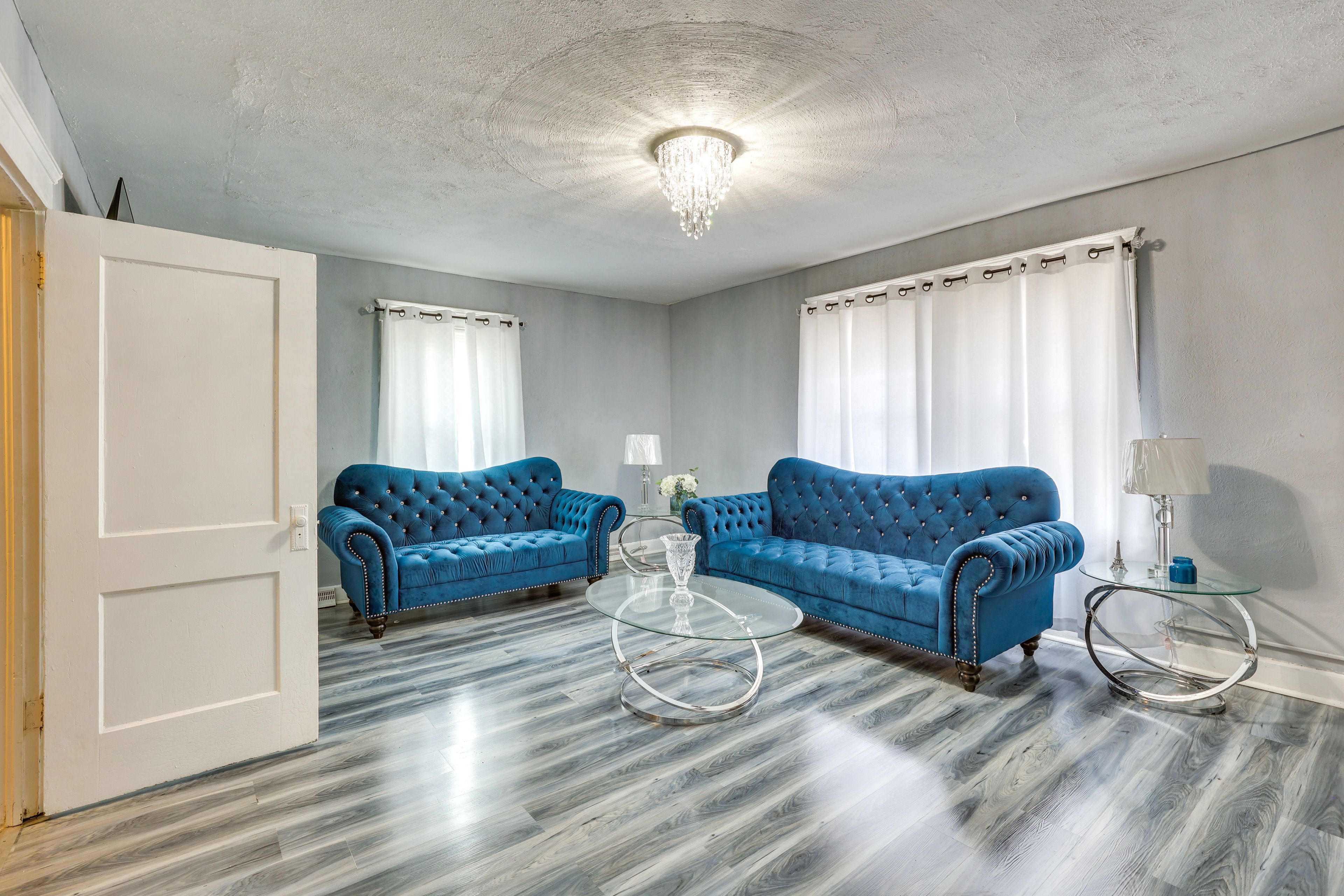 Living Room | Free WiFi | Central A/C & Heating | Smart TV