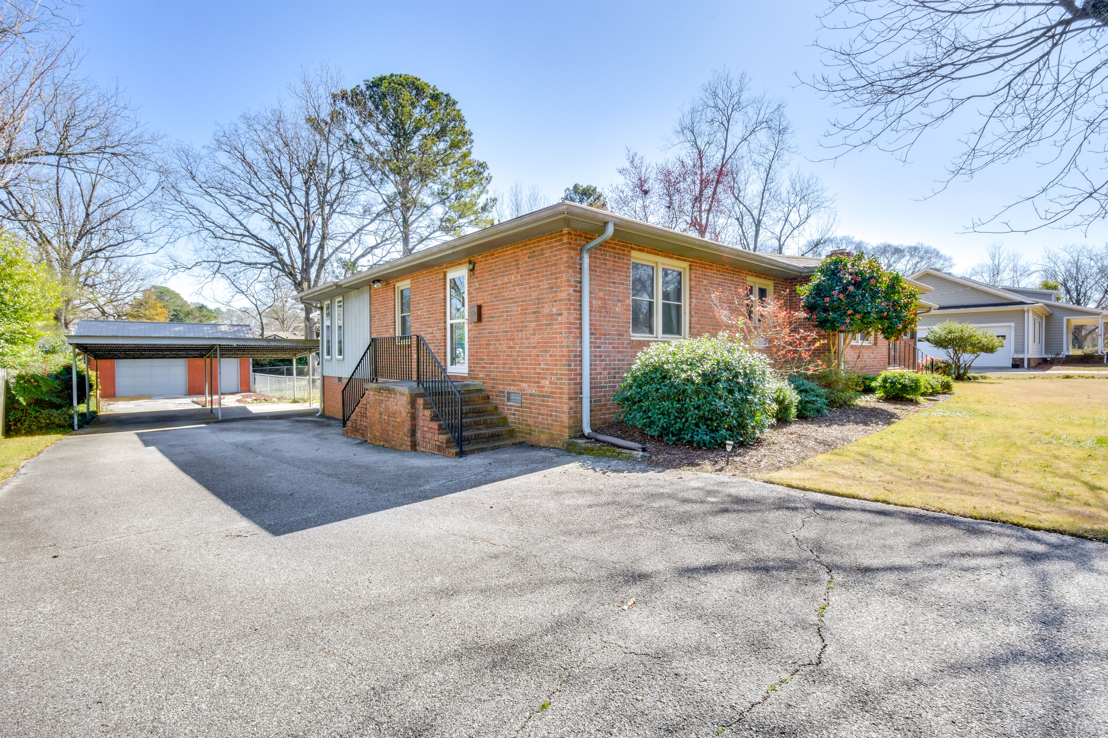 Parking | Garage (2 Vehicles) | Driveway (4 Vehicles)