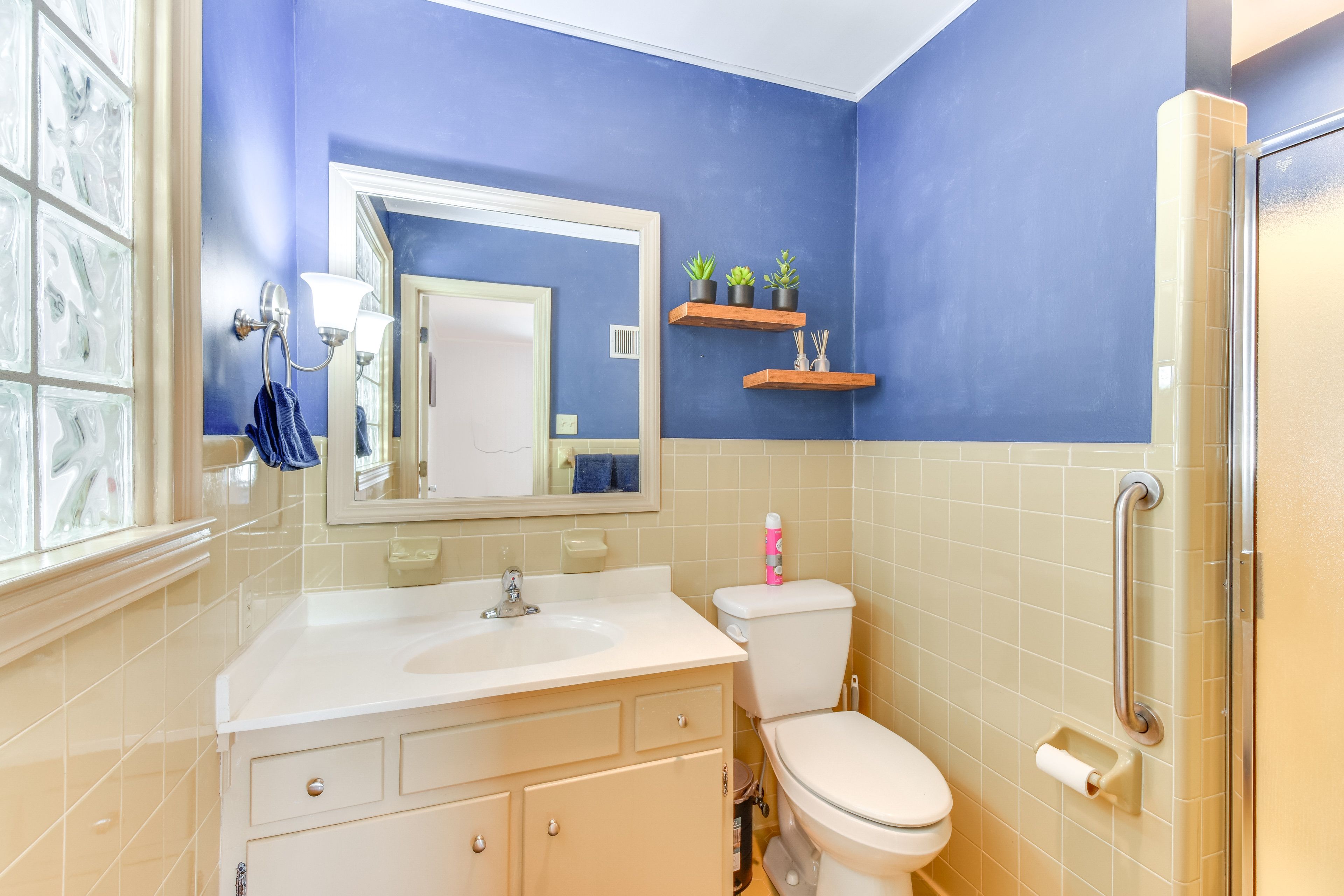 Bathroom | Towels Provided