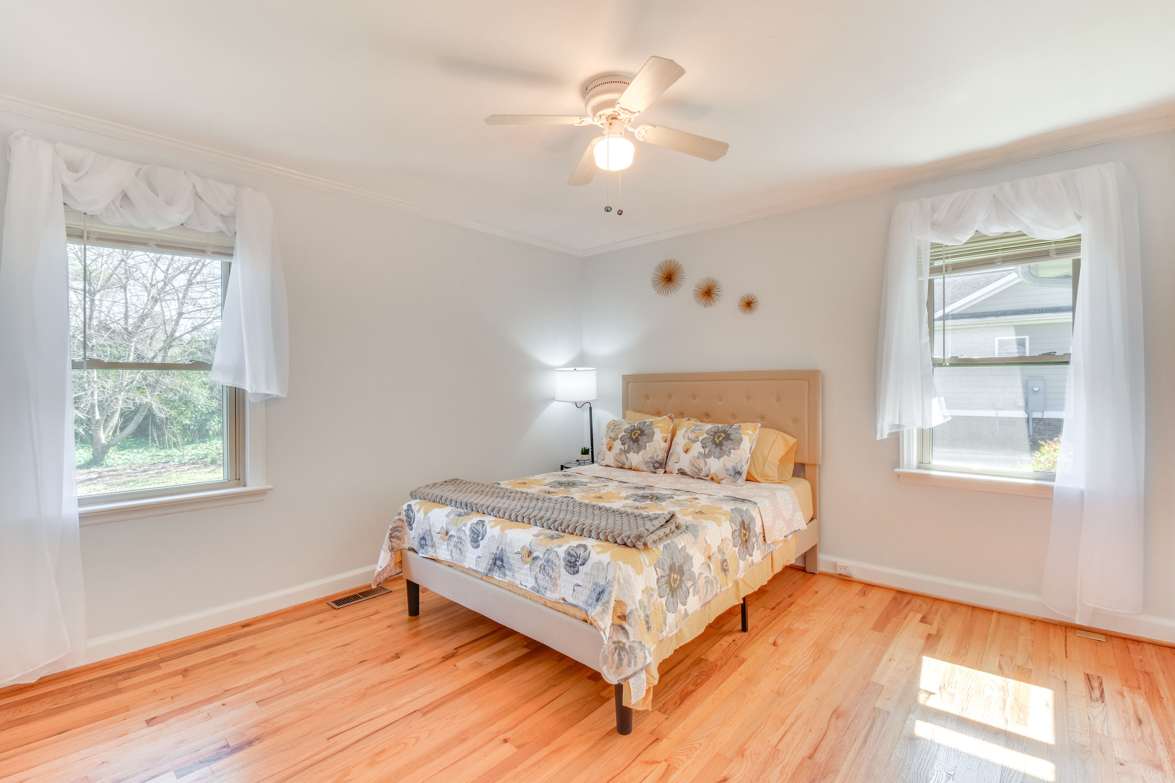 Bedroom 1 | Queen Bed