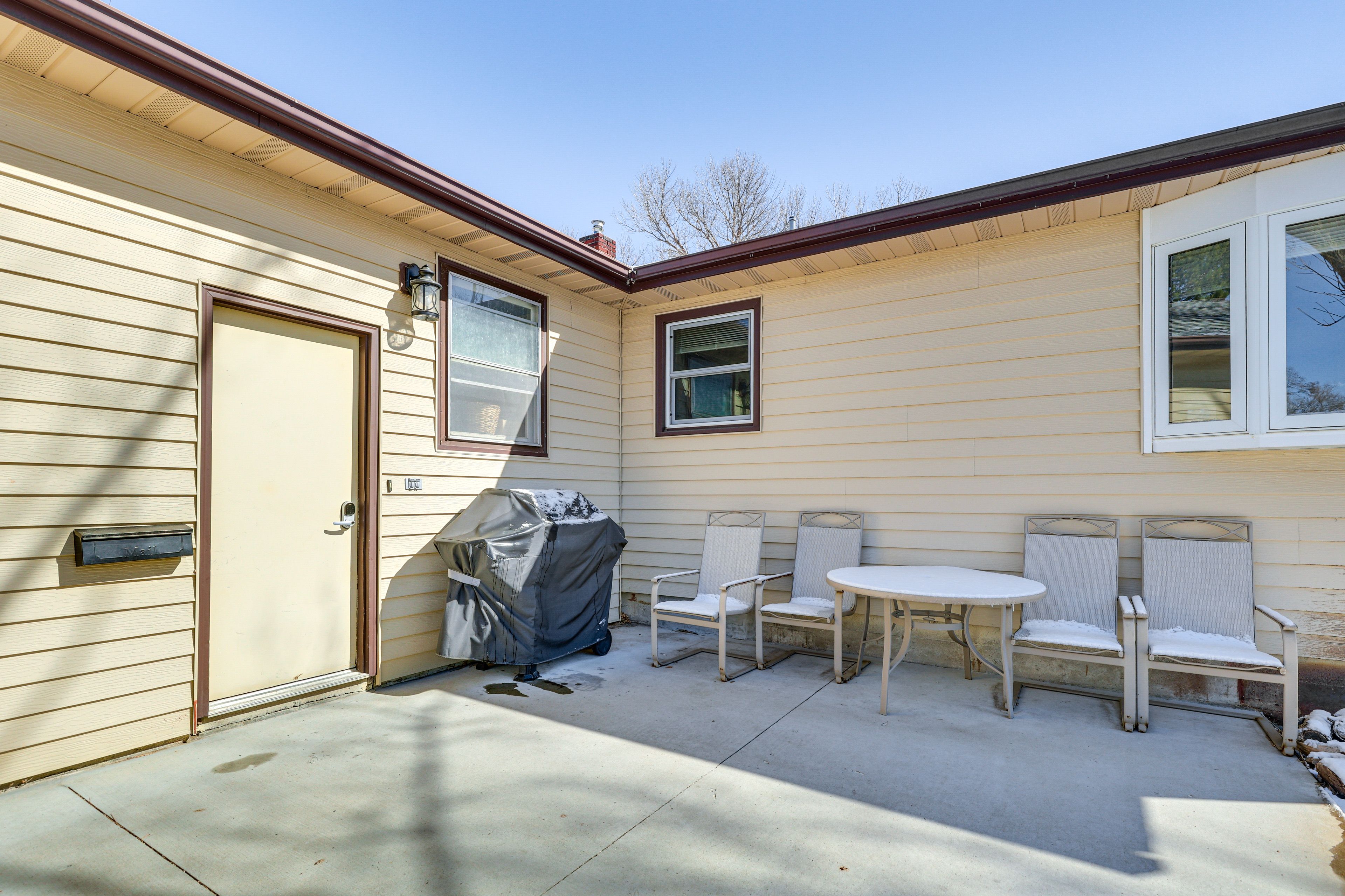 Private Patio | Gas Grill | Outdoor Seating