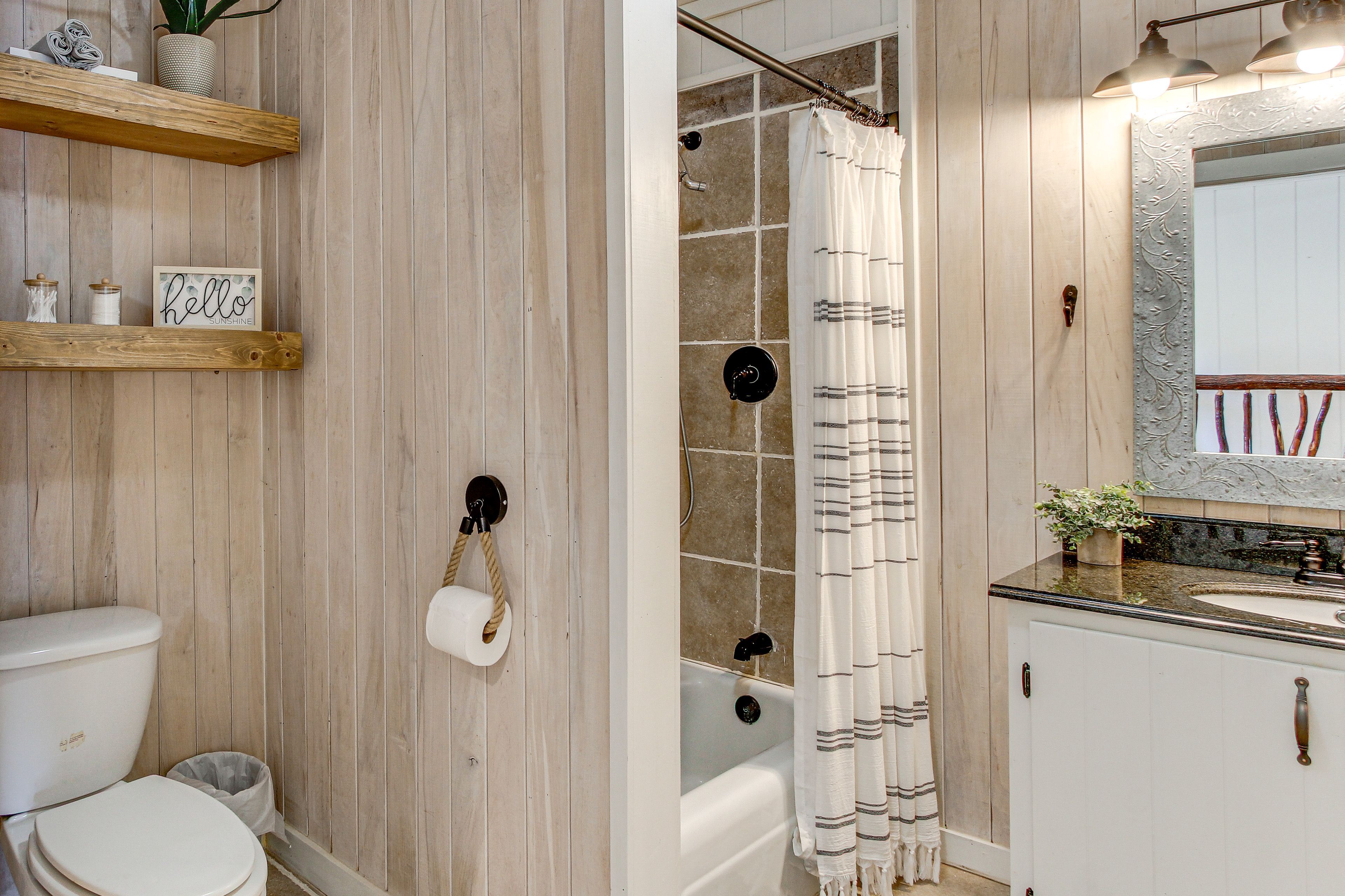 Full Bathroom | Main Level