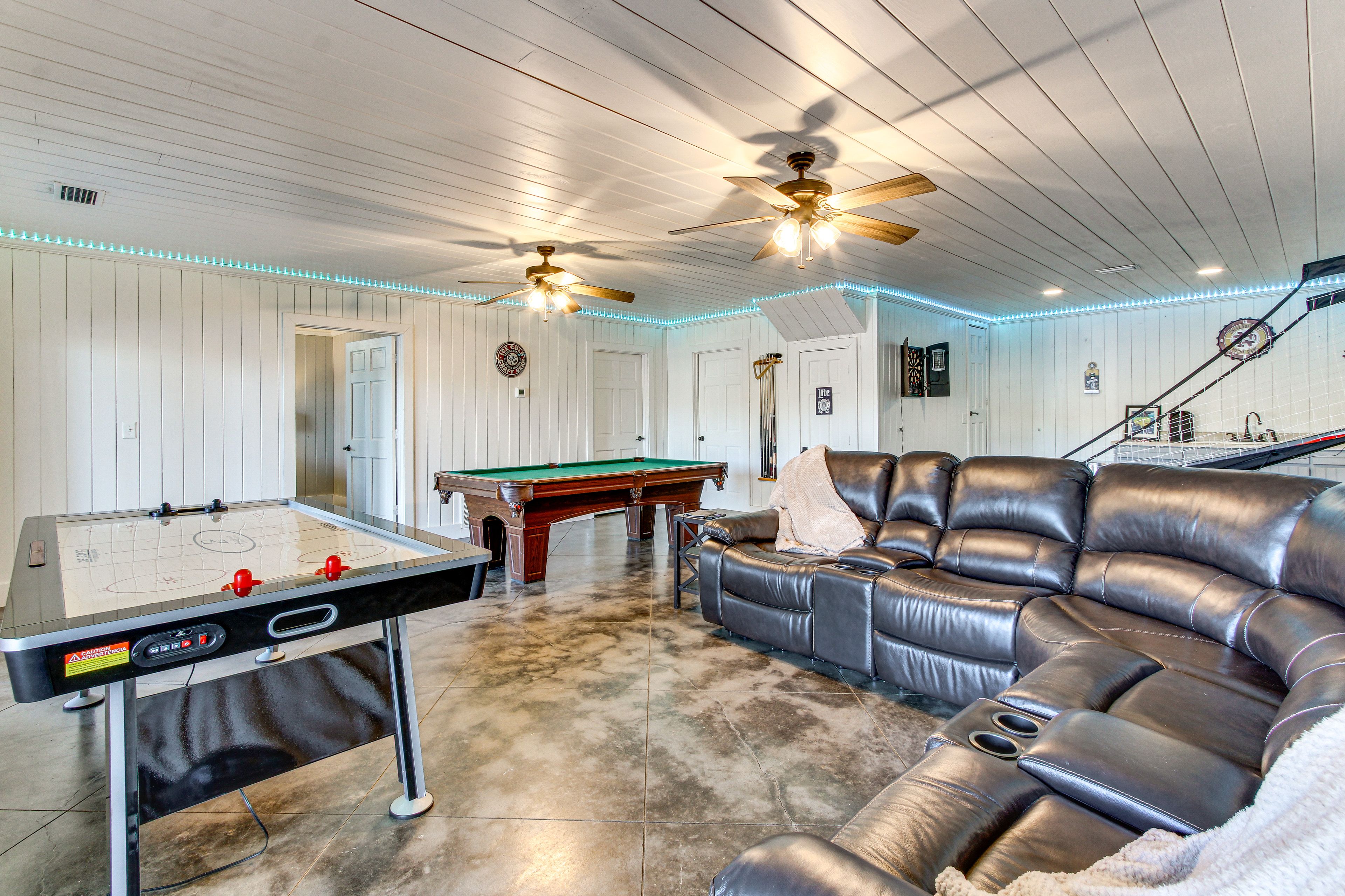 Game Room | Lower Level | Pool Table | Air Hockey Table | Wet Bar