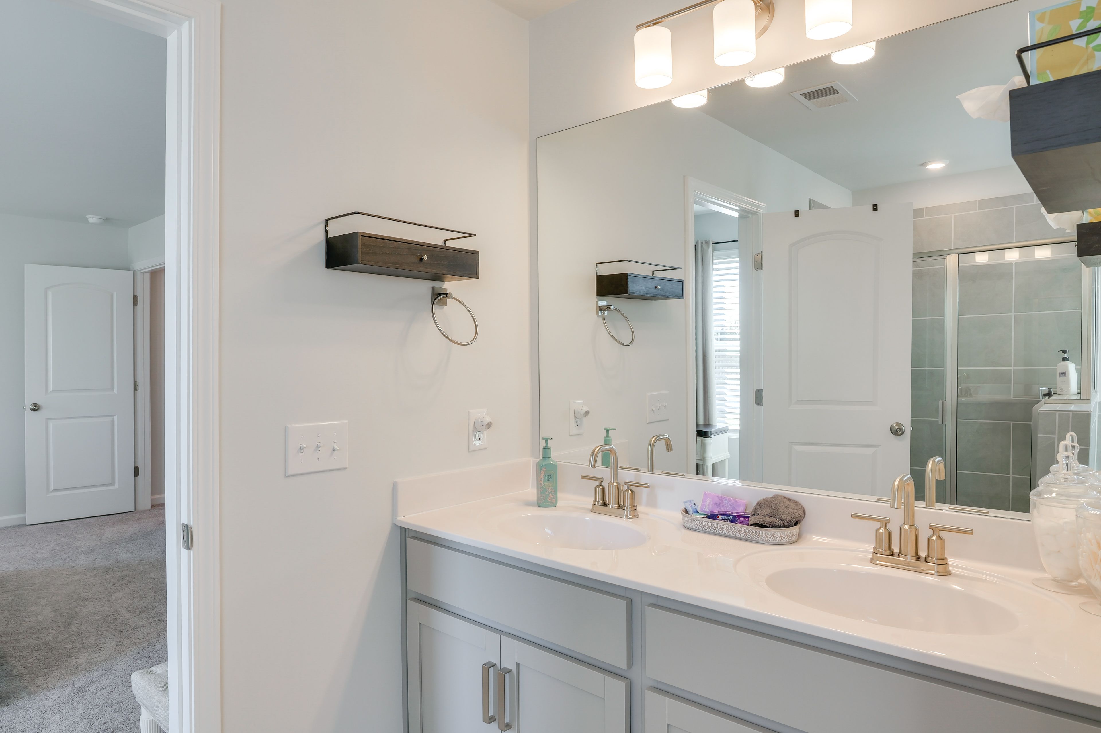 En-Suite Bathroom | Towels Provided | 2nd Floor