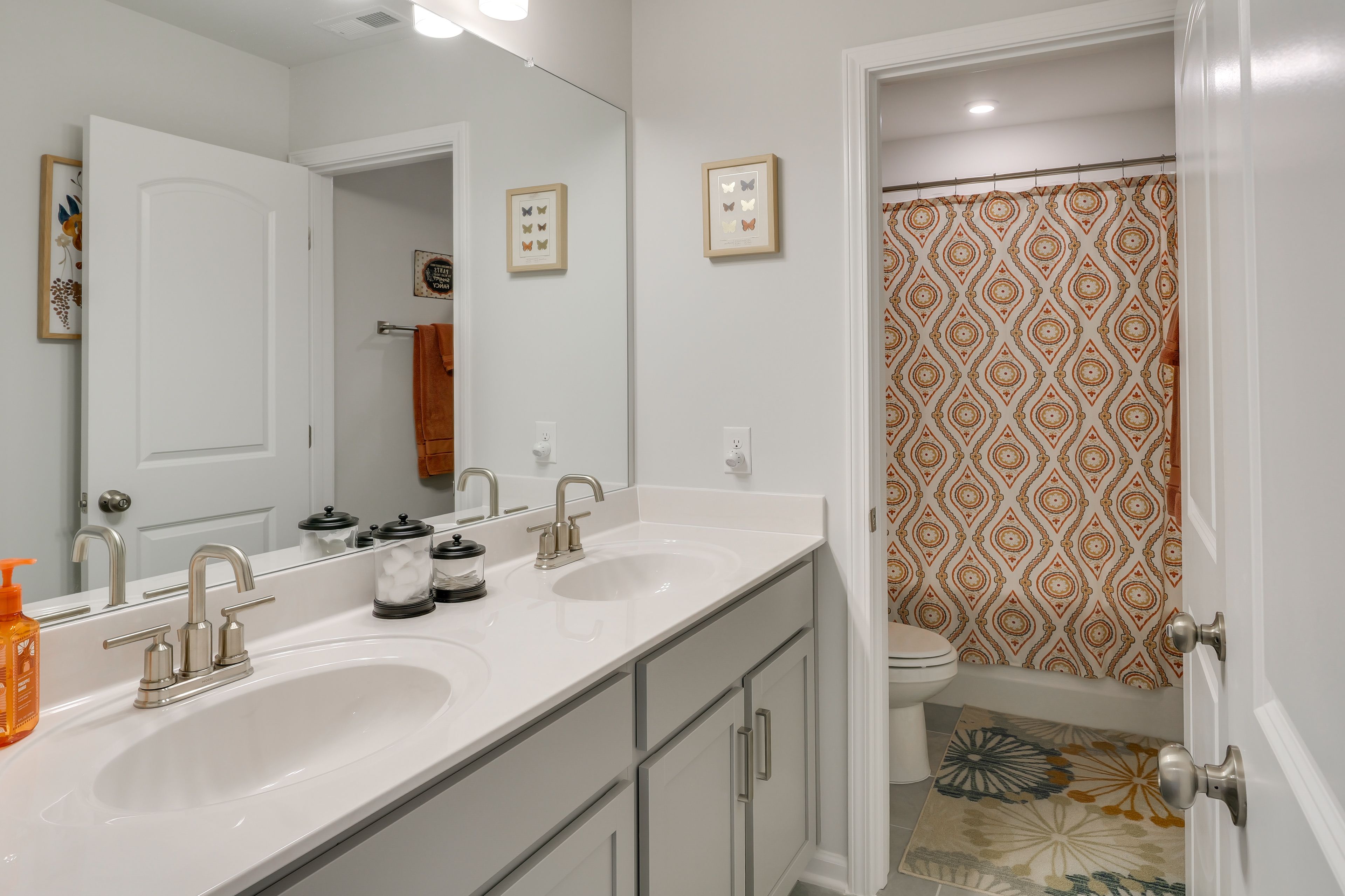 Bathroom | 2nd Floor