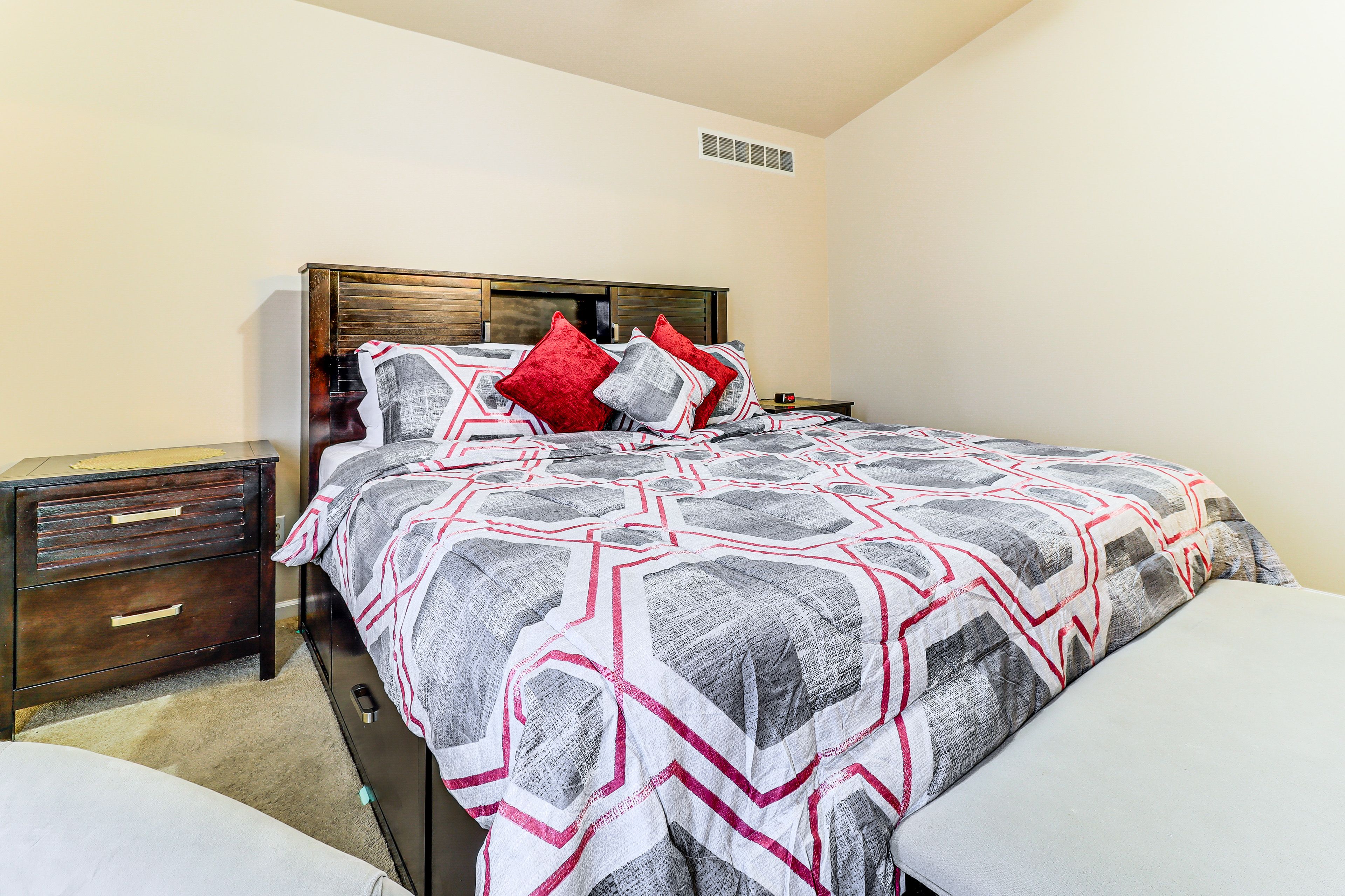 Bedroom 1 | King Bed | 2nd Floor | En-Suite Bathroom