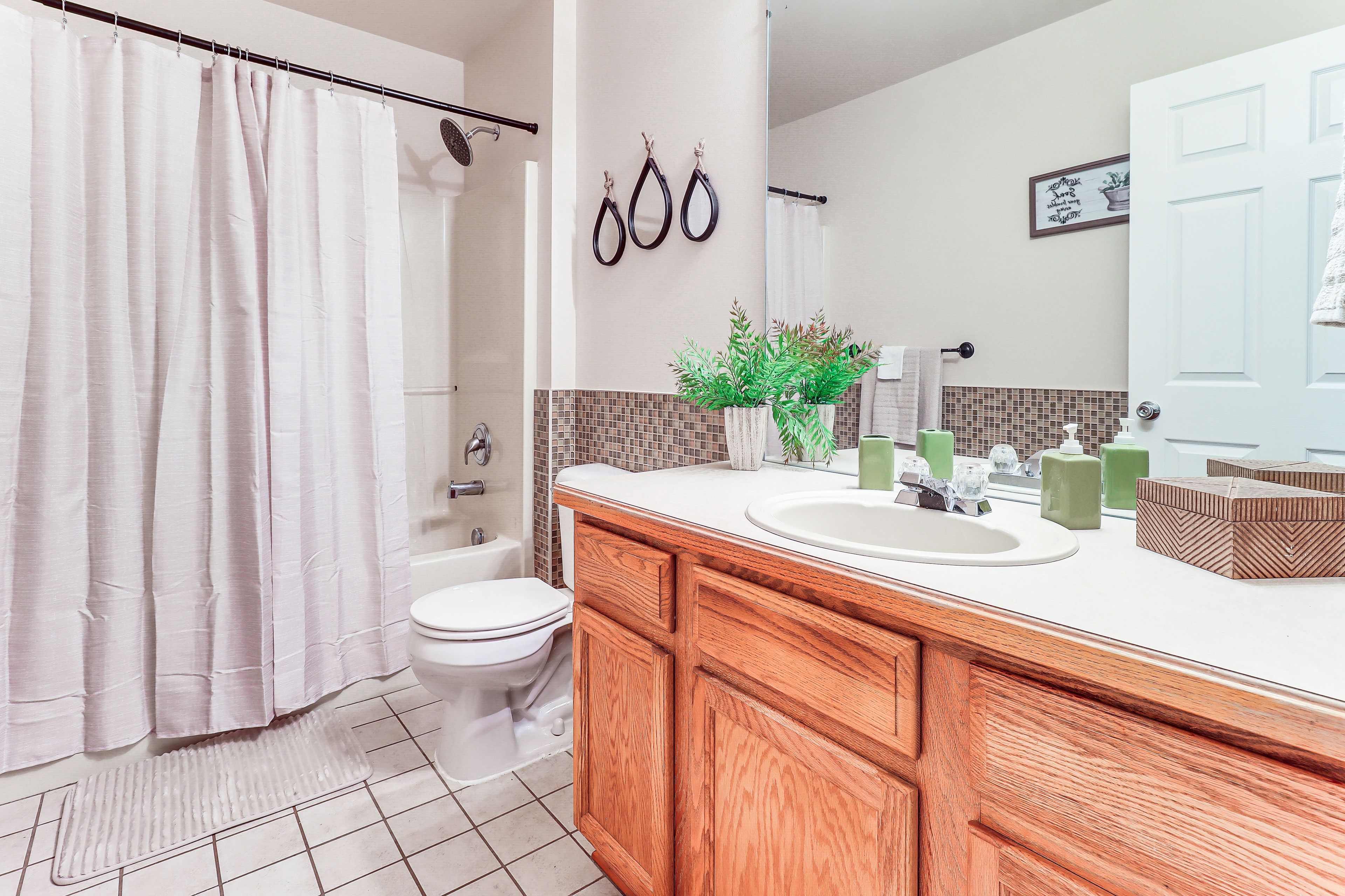 Full Bathroom | 2nd Floor