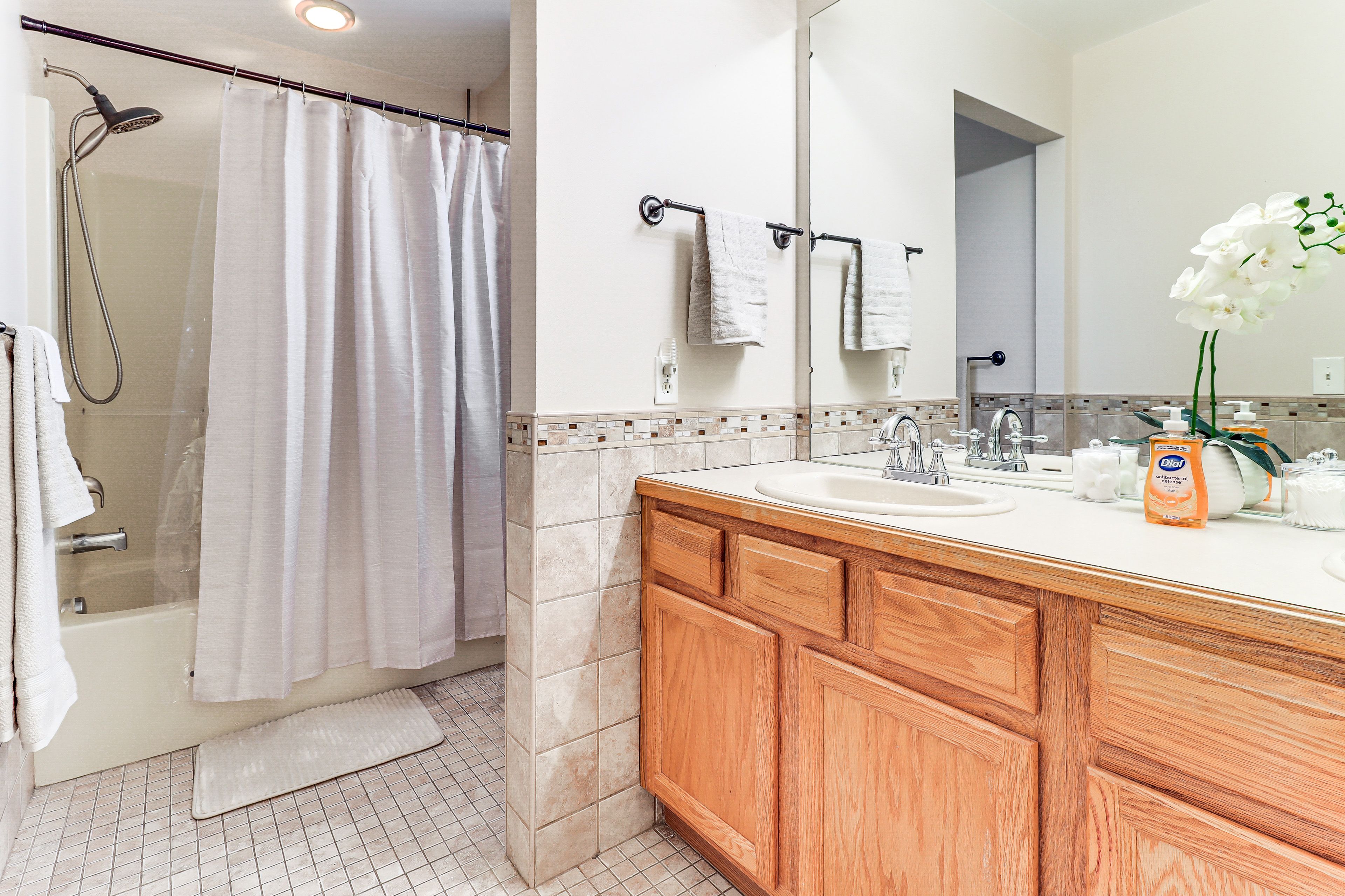 Full Bathroom | 2nd Floor