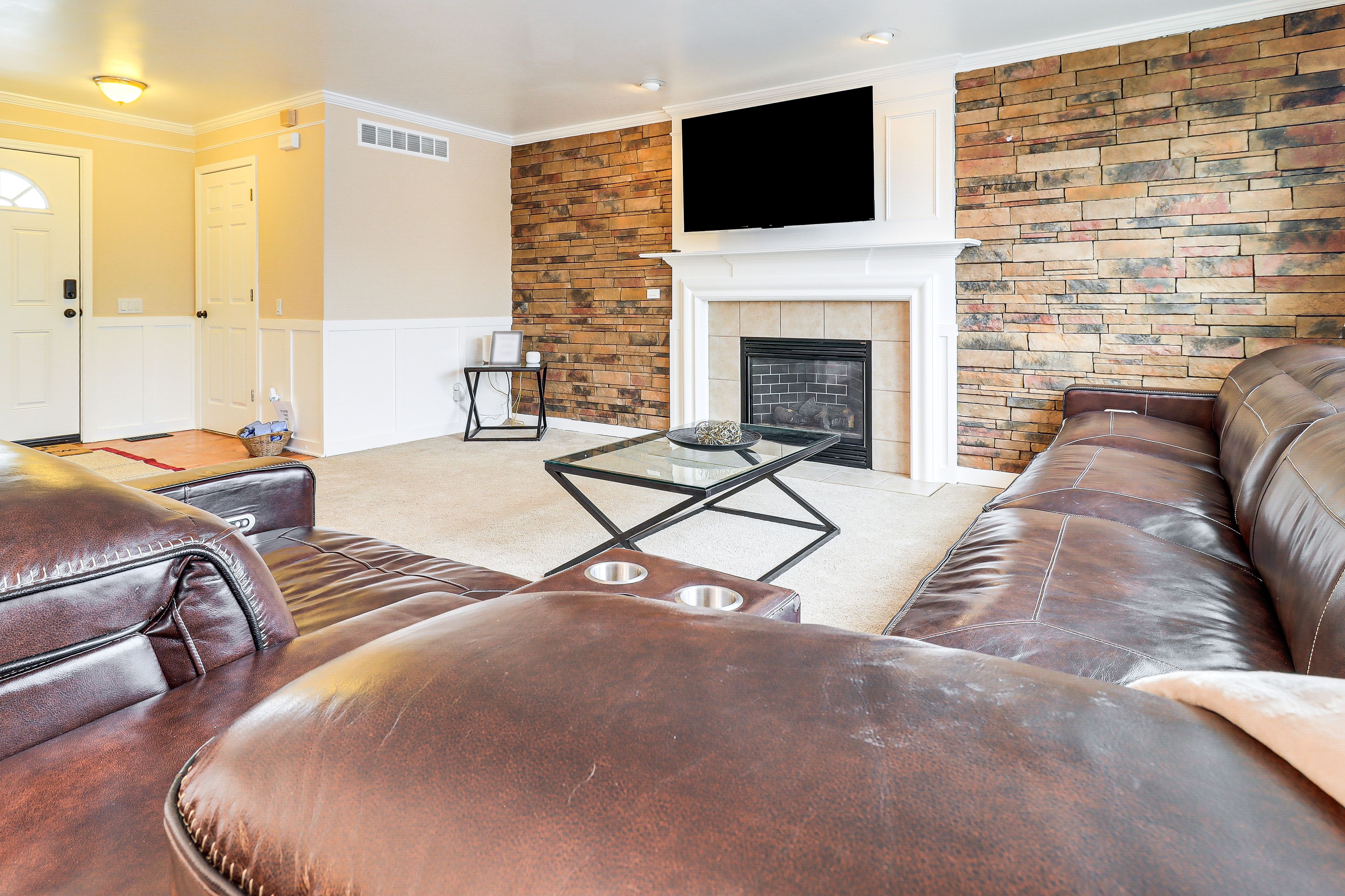 Living Room | 1st Floor | Free WiFi