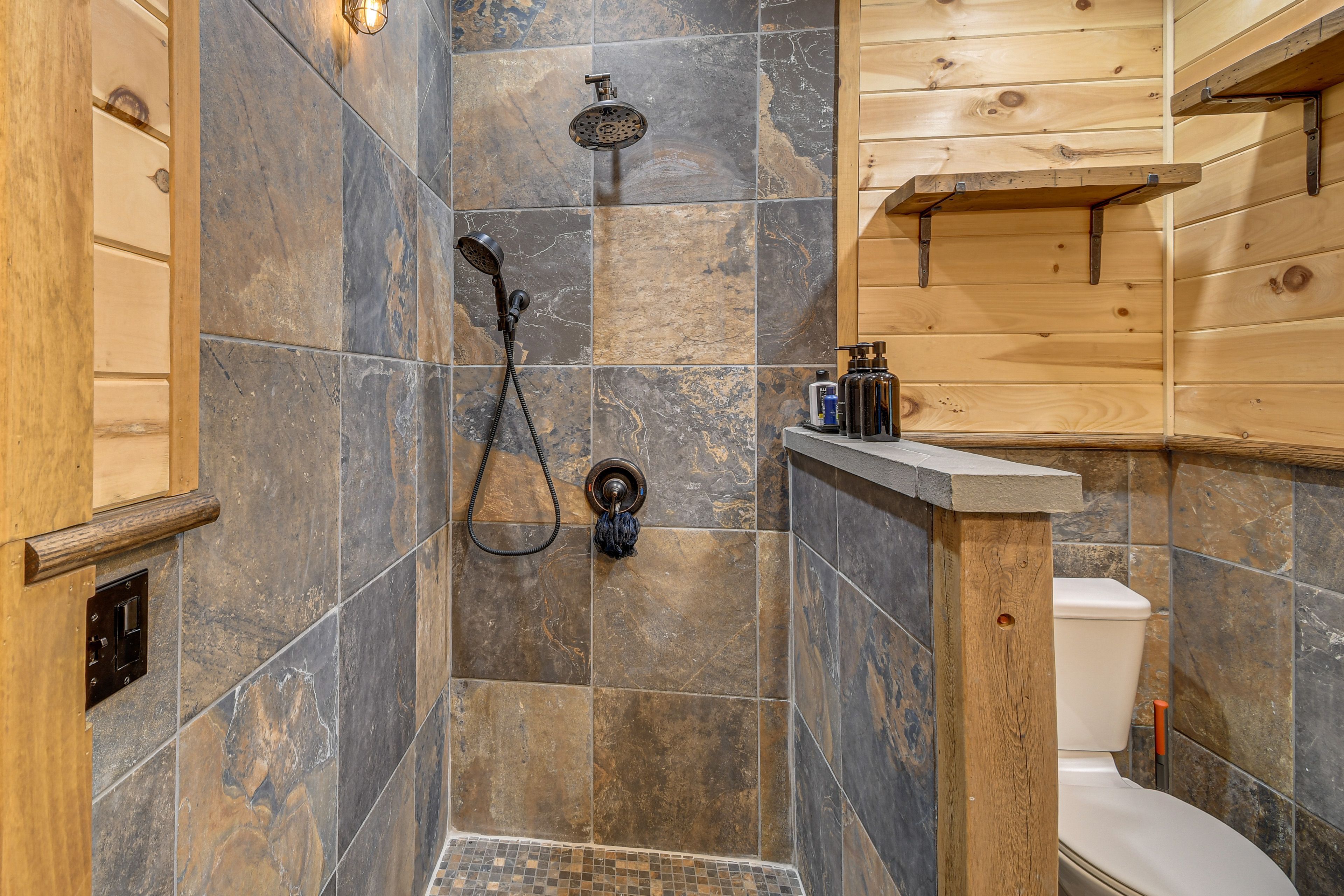 Bathroom | 1st Floor