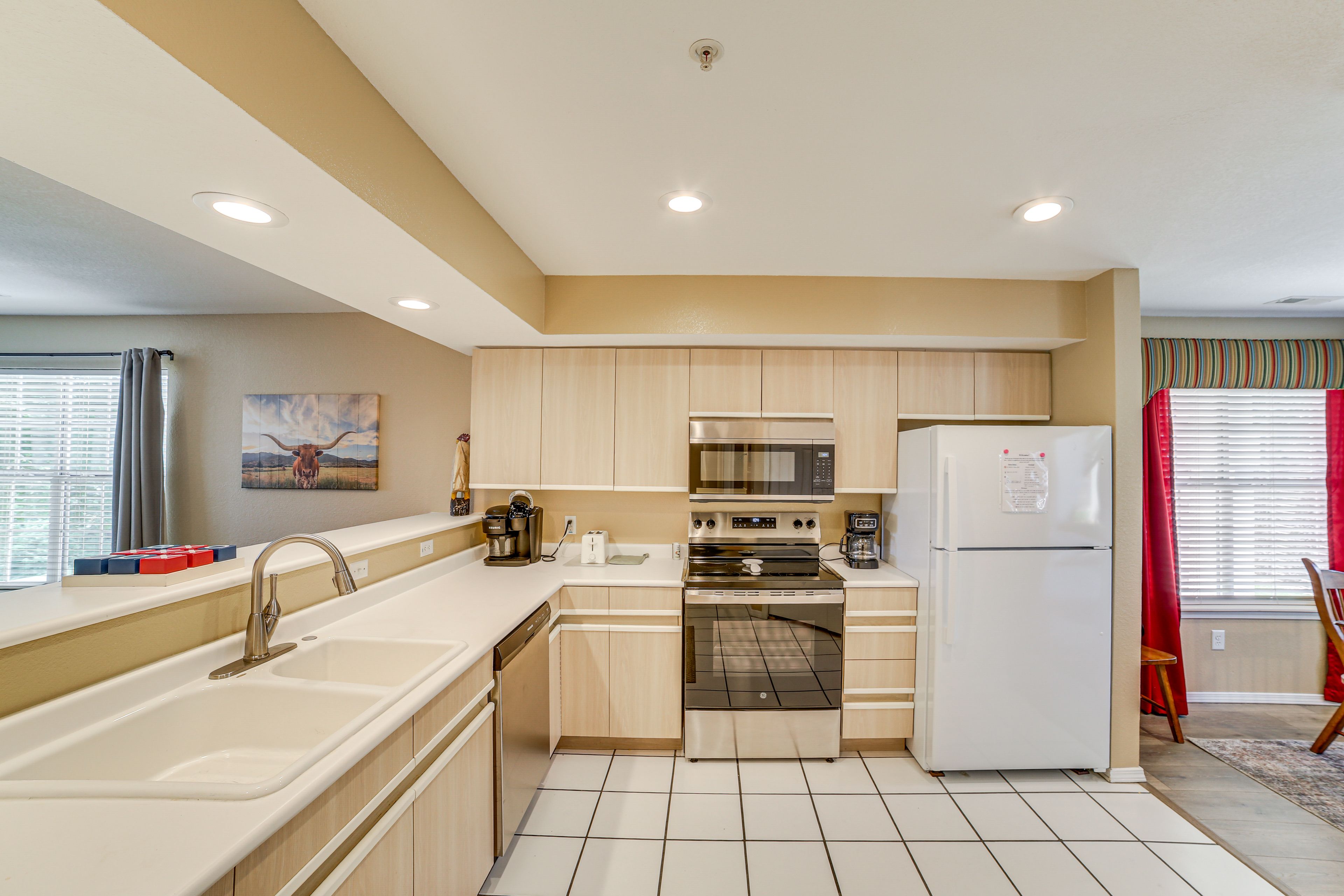 Kitchen | Dishwasher | Breakfast Bar