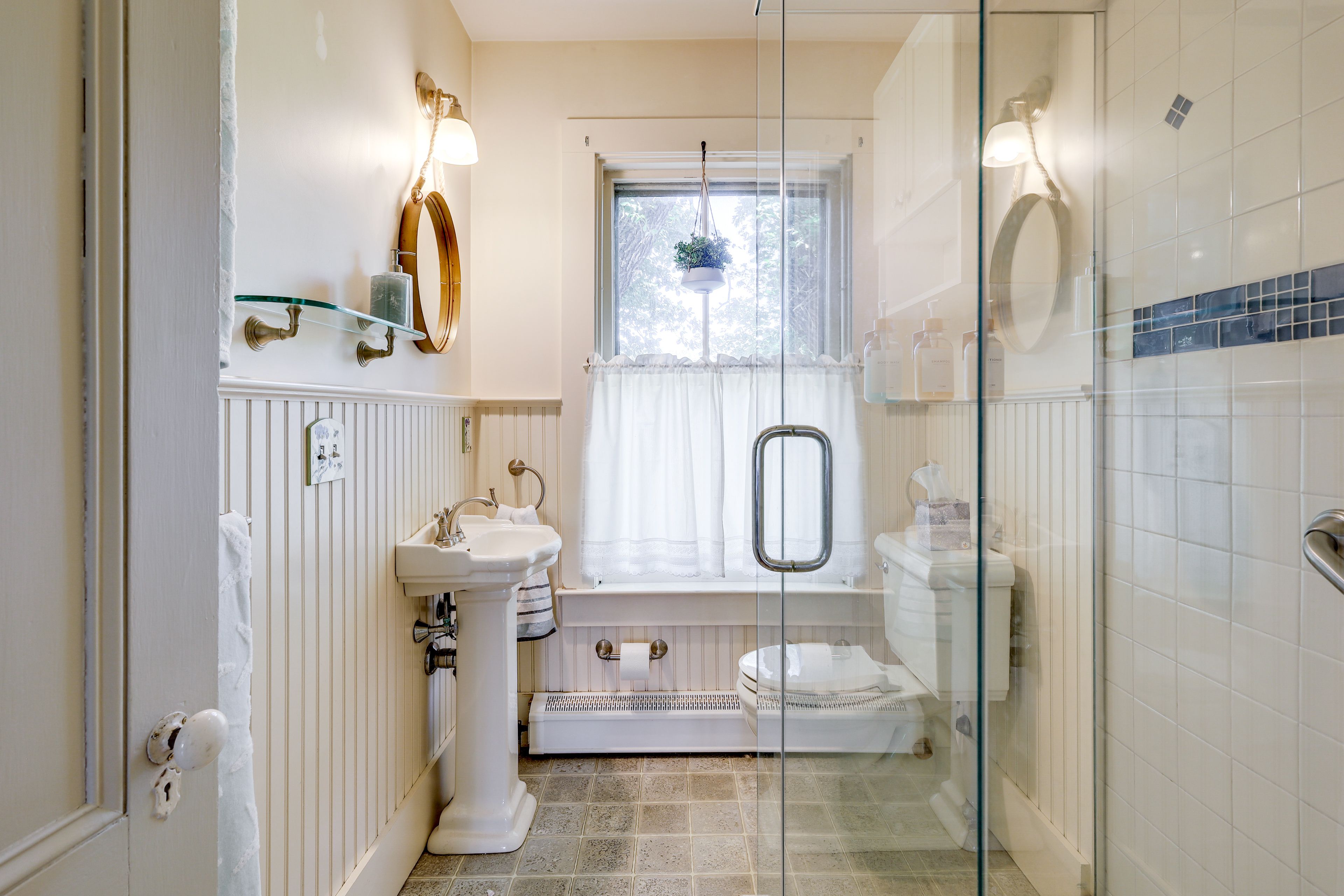 Full Bathroom | 1st Floor