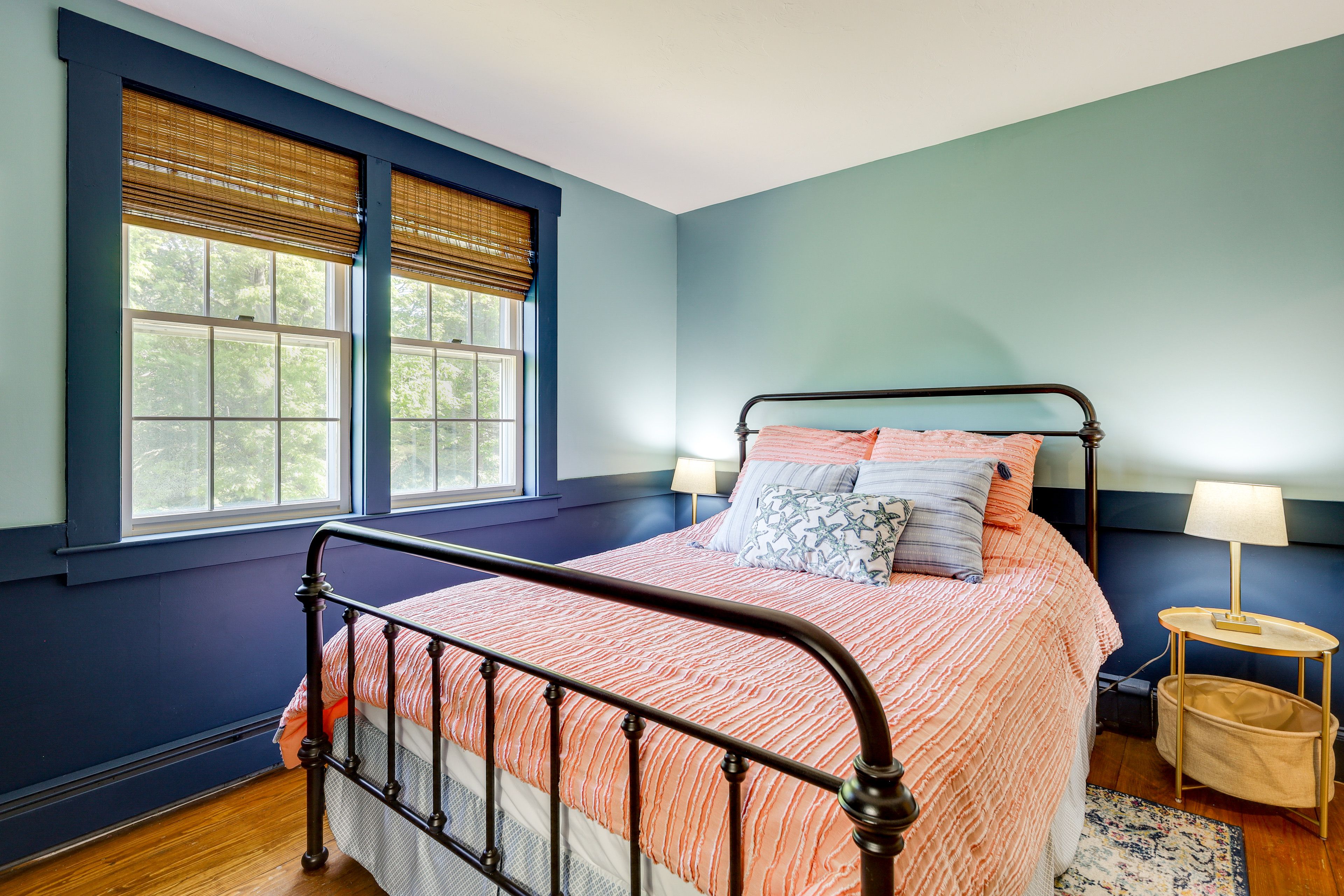 Bedroom 2 | 1st Floor | Queen Bed