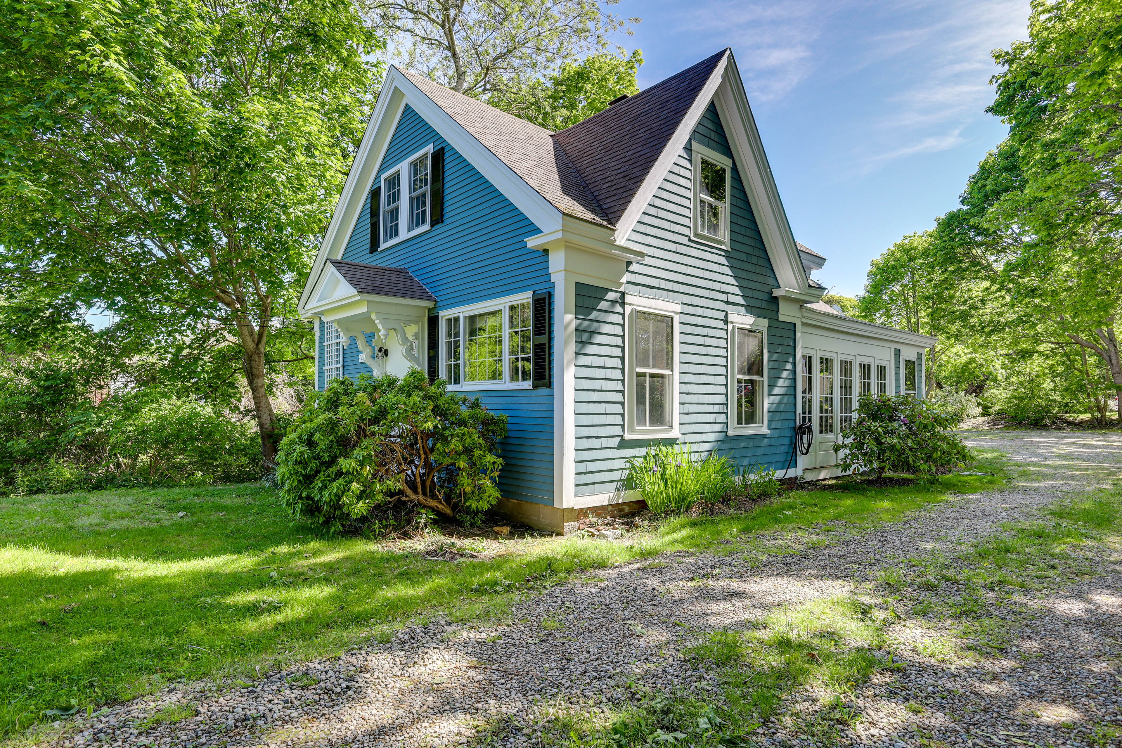 Property Exterior | Driveway Parking (2 Vehicles)