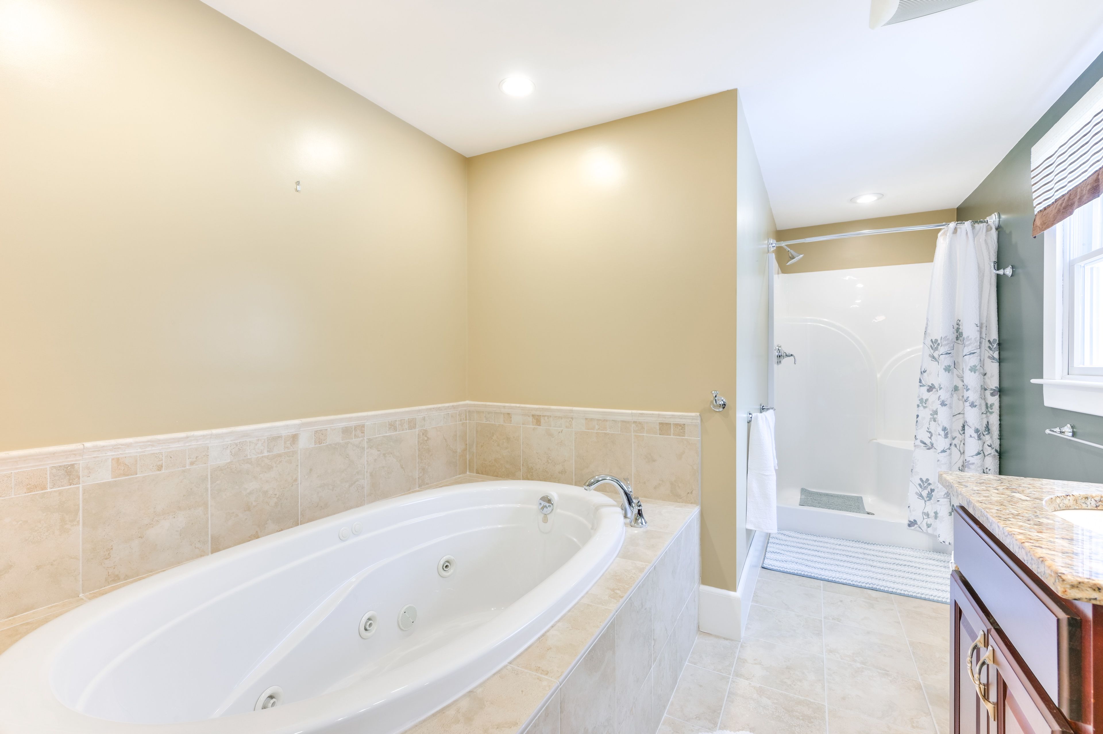 Full Bathroom | 2nd Floor