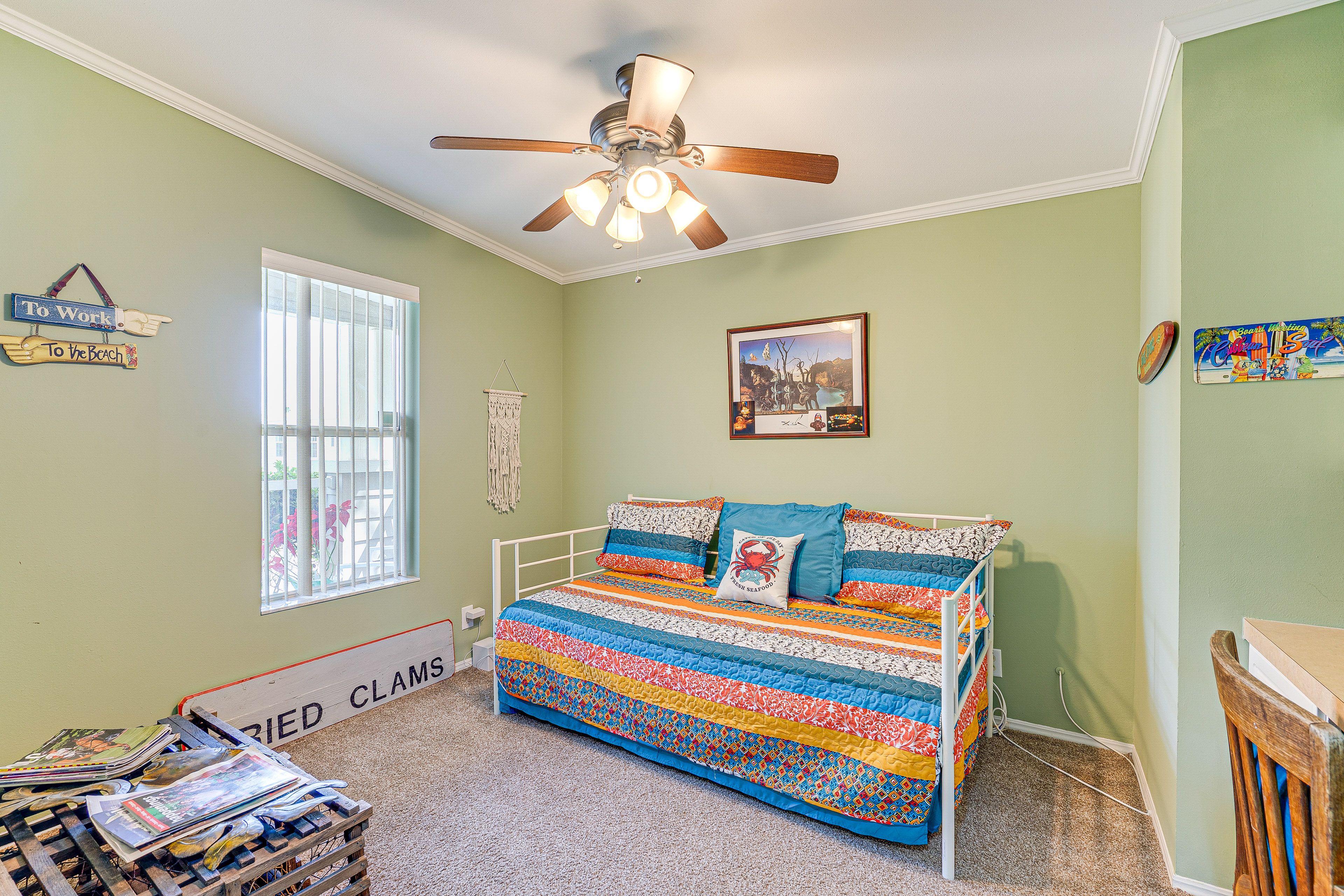 Den | Twin Daybed | Laptop-Friendly Workspace