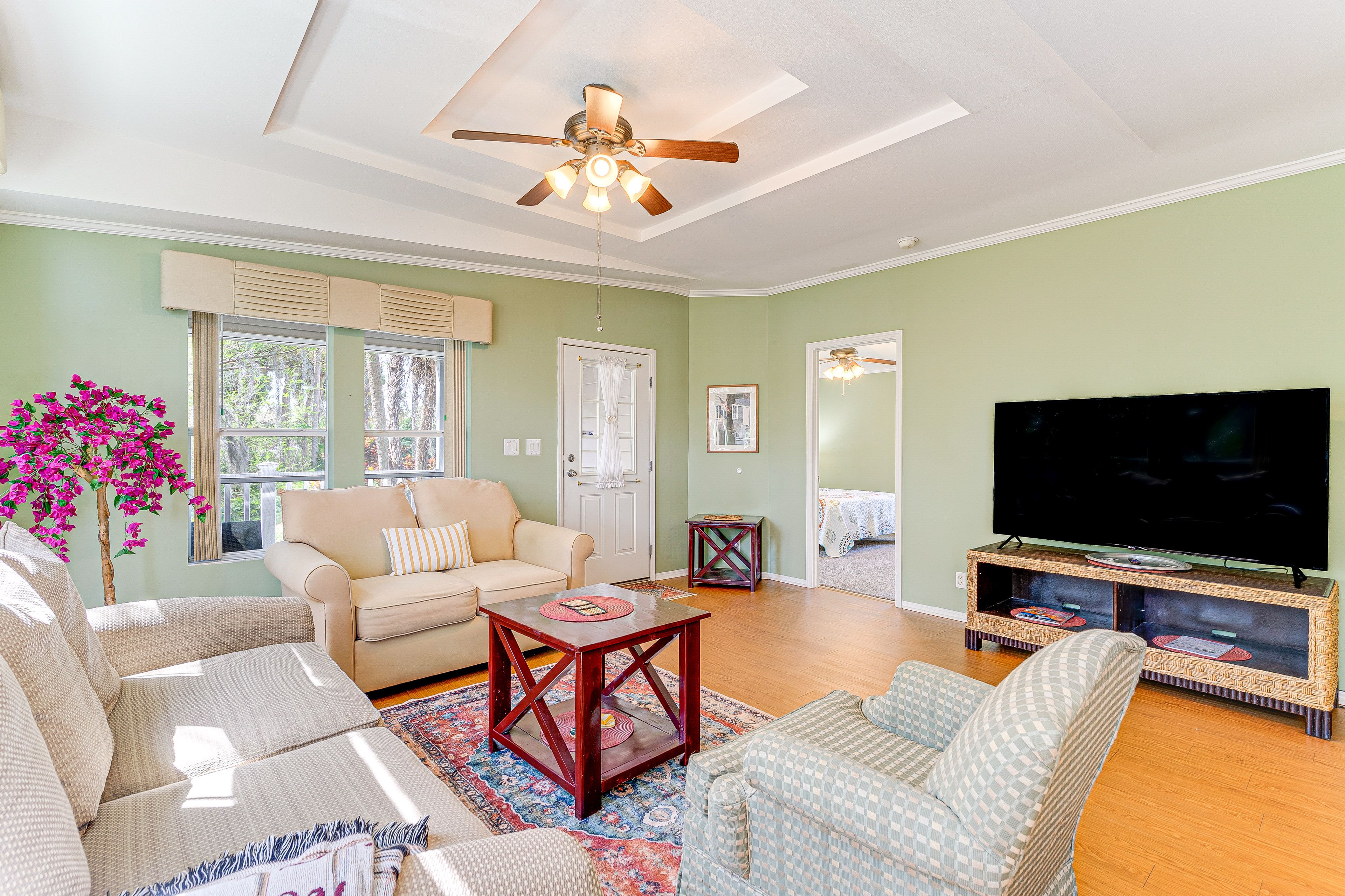 Living Room | Books/Board Games