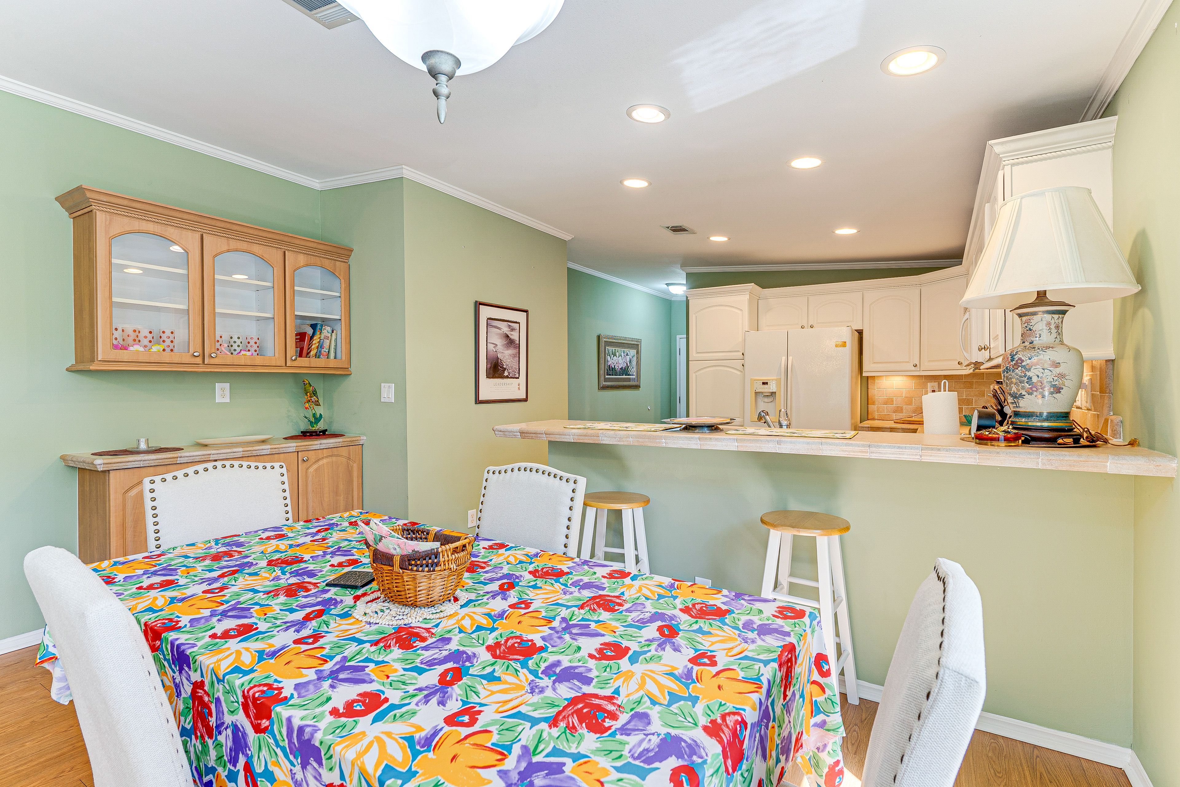 Dining Area | Dishware/Flatware