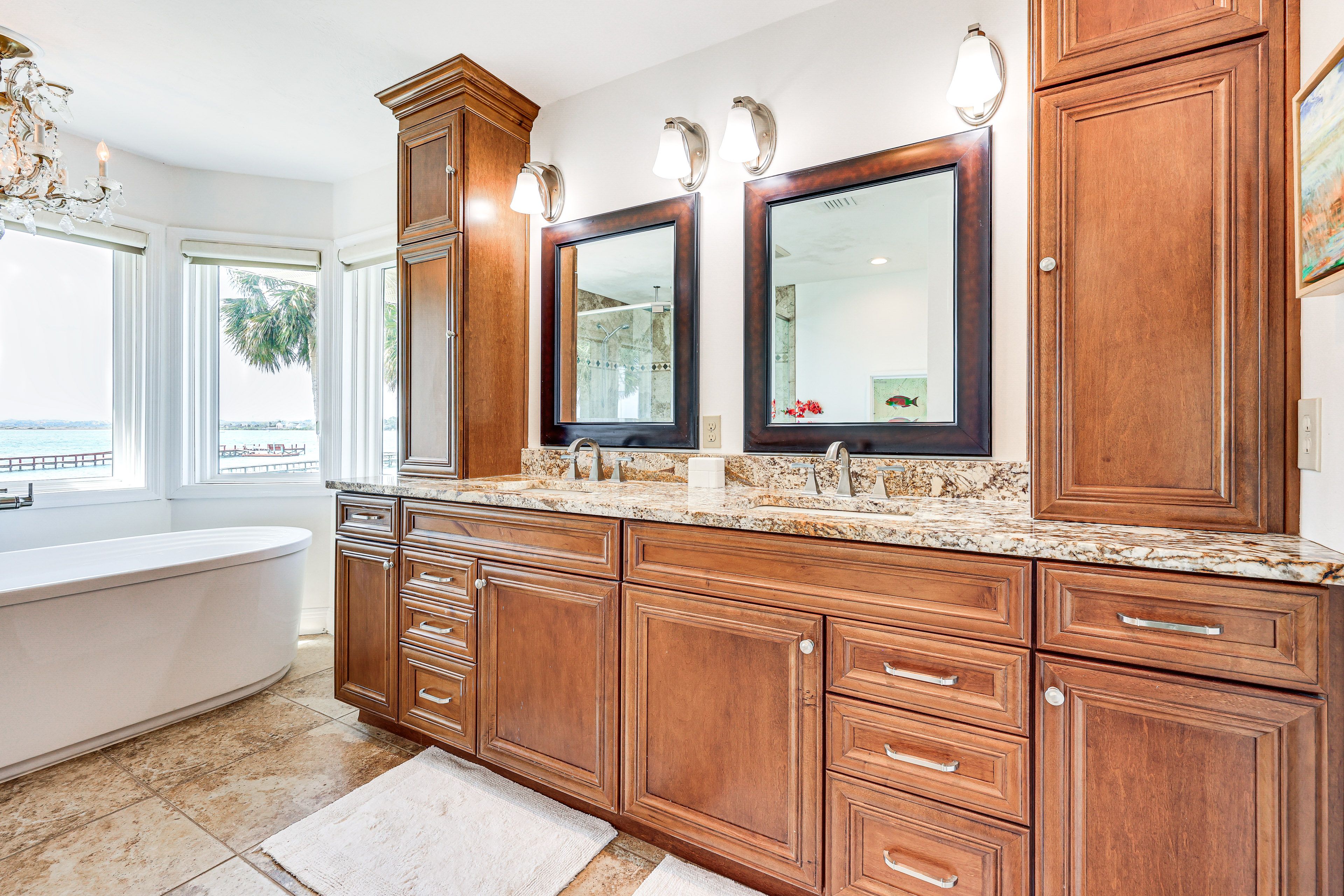 En-Suite Bathroom | 2nd Floor | Towels Provided | Hair Dryer