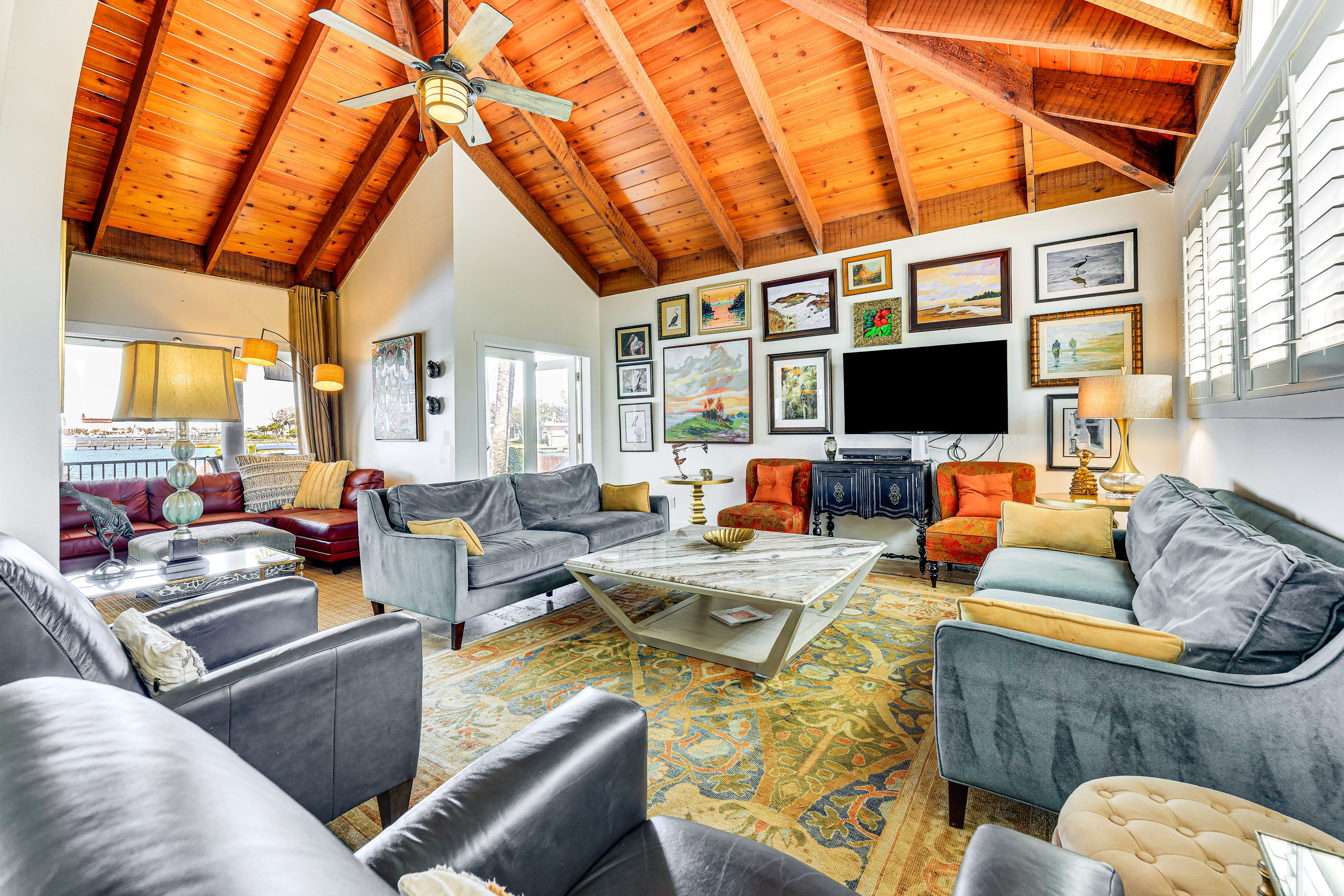 Living Room | 1st Floor | Smart TV | Free WiFi | Central Heating & A/C