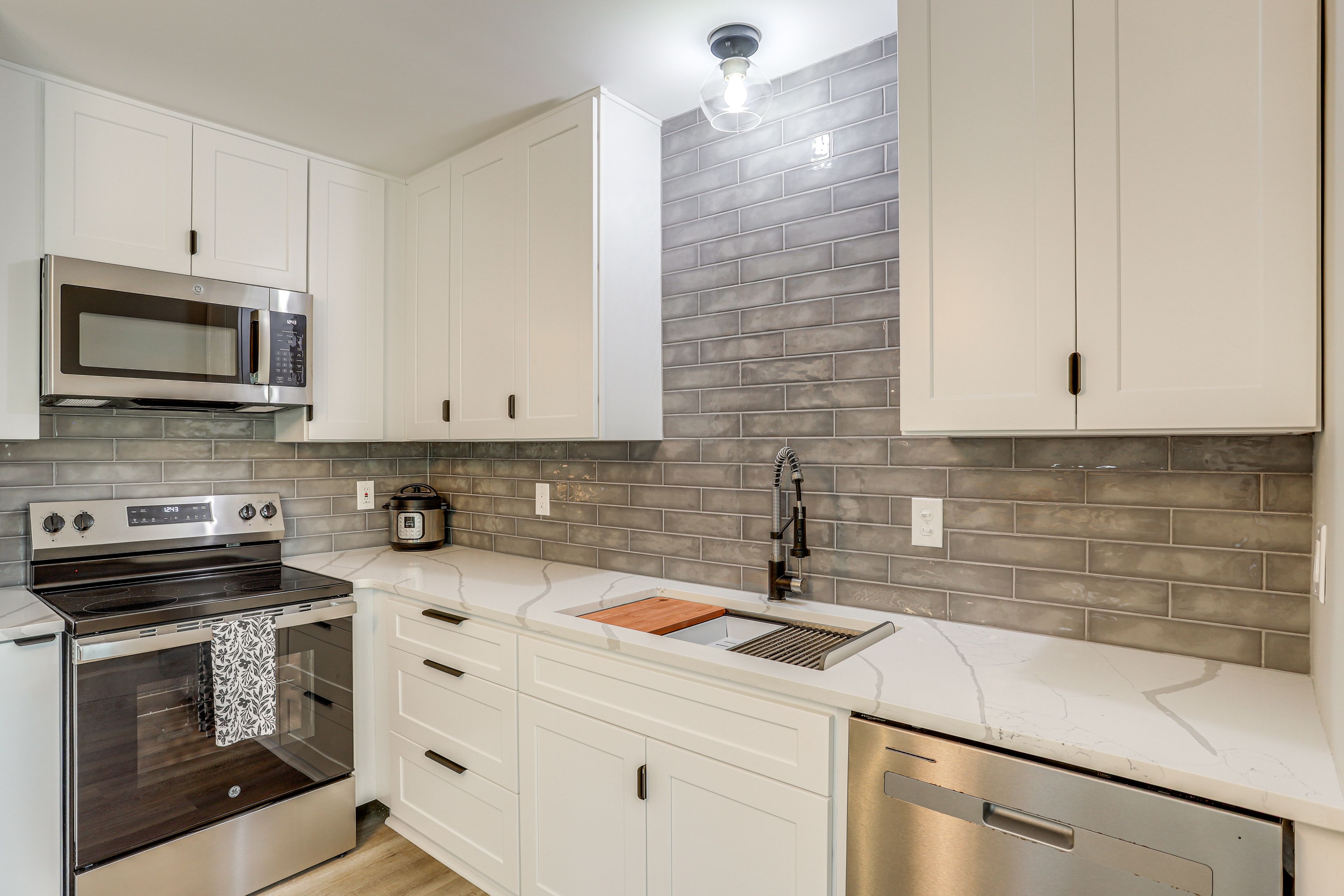 Kitchen | Refrigerator | Dishwasher