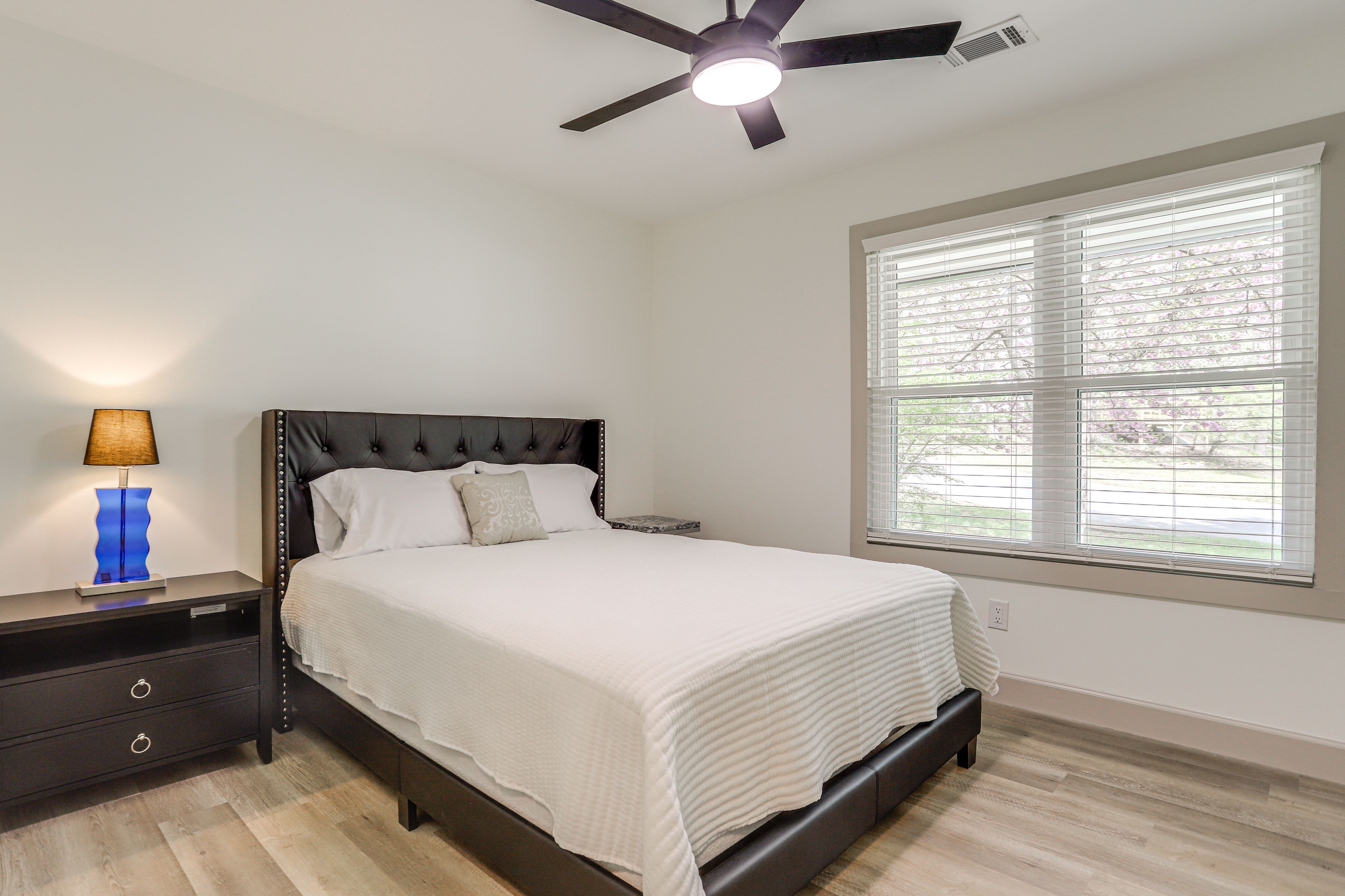Bedroom 2 | Queen Bed