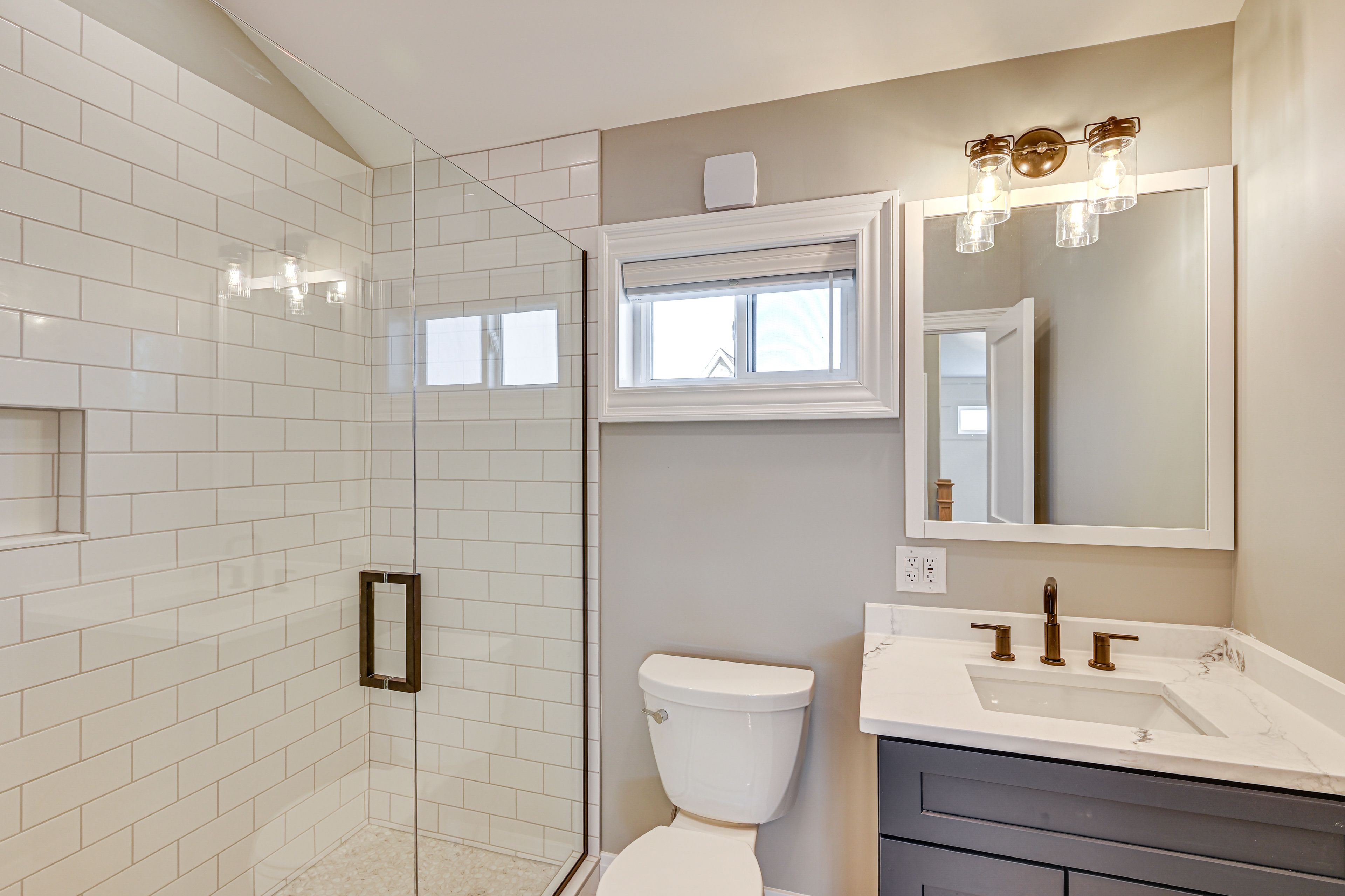 Full Bathroom | 2nd Floor