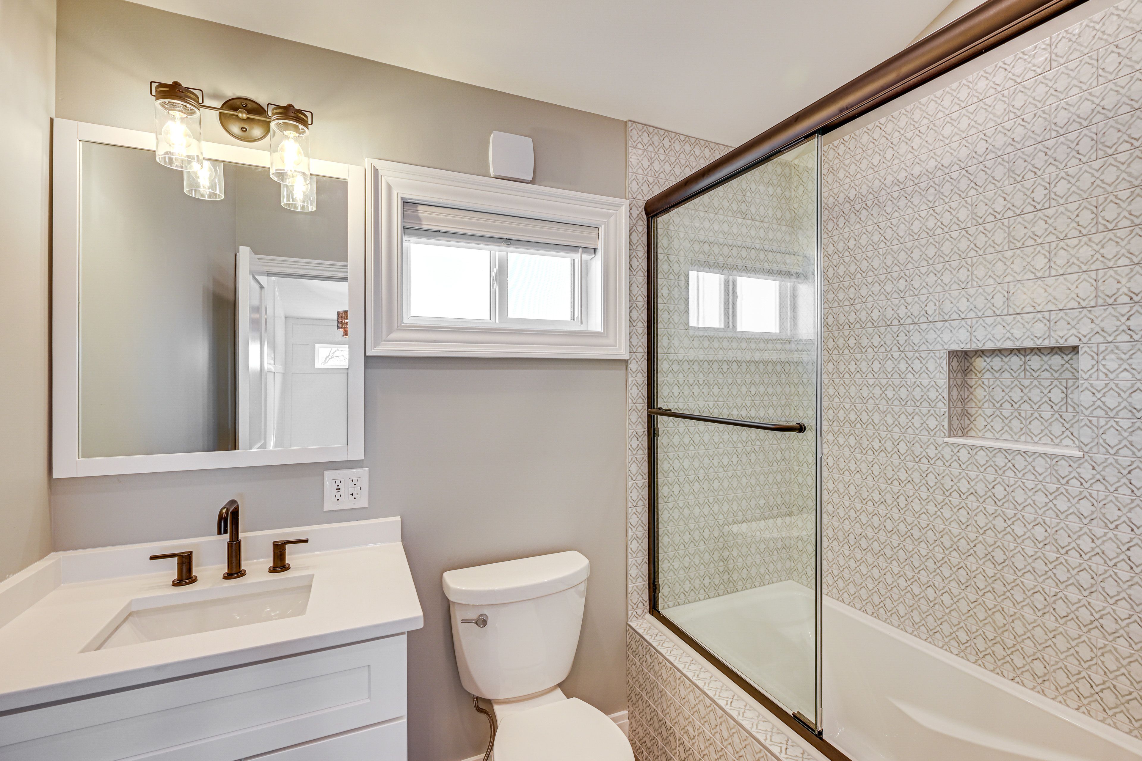 Full Bathroom | 2nd Floor