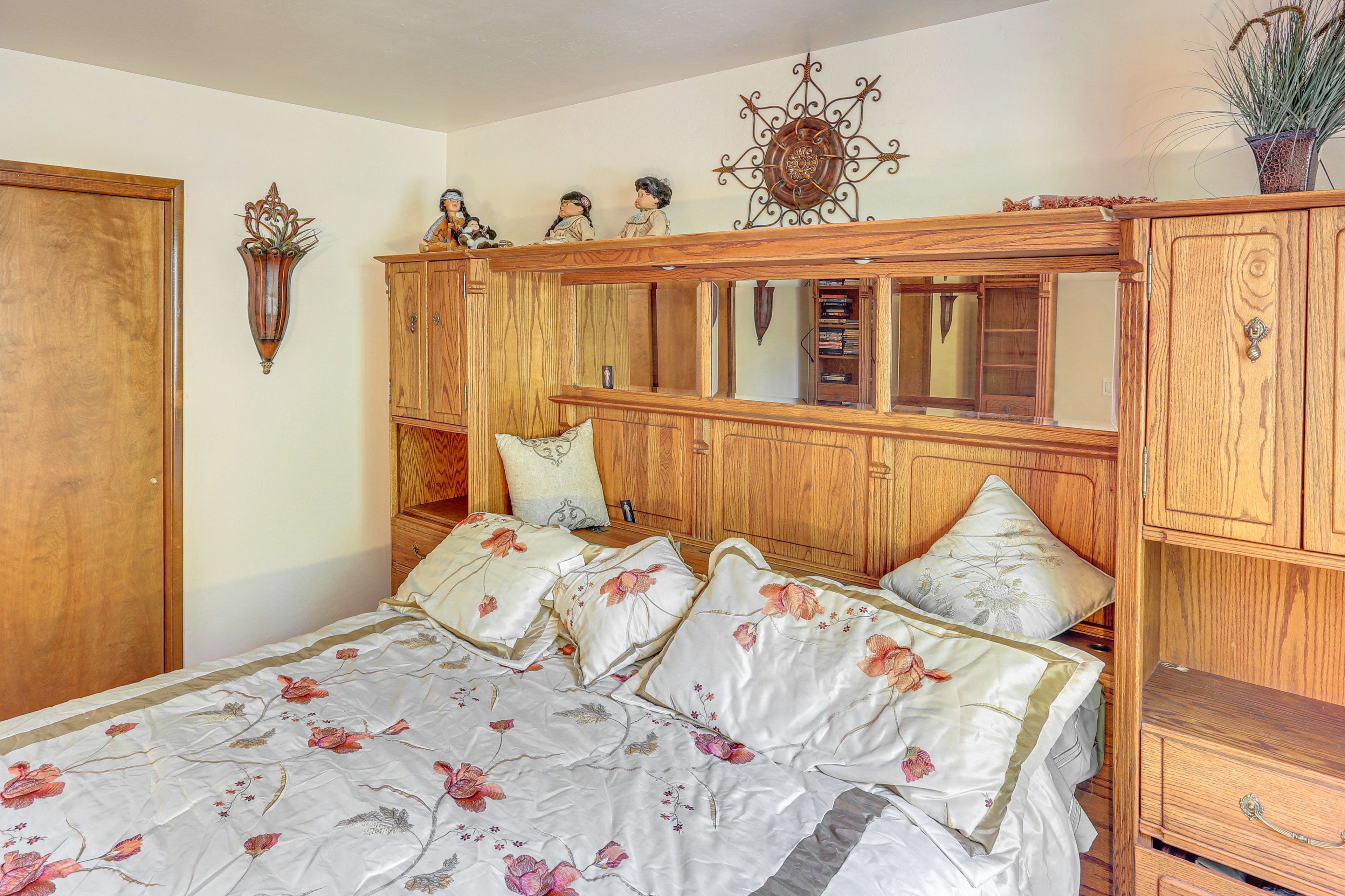 Bedroom 1 | California King Bed | Linens | Main Level