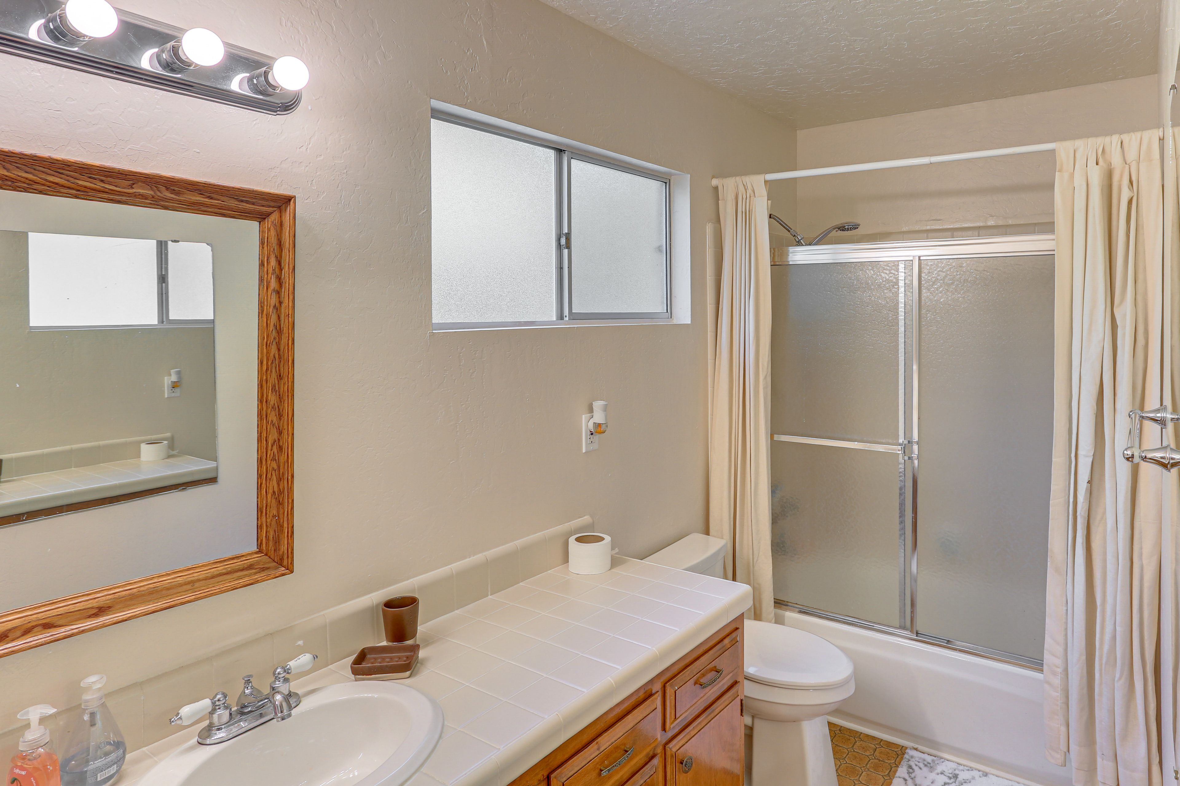 Full Bath | Towels | Hair Dryer | Main Level