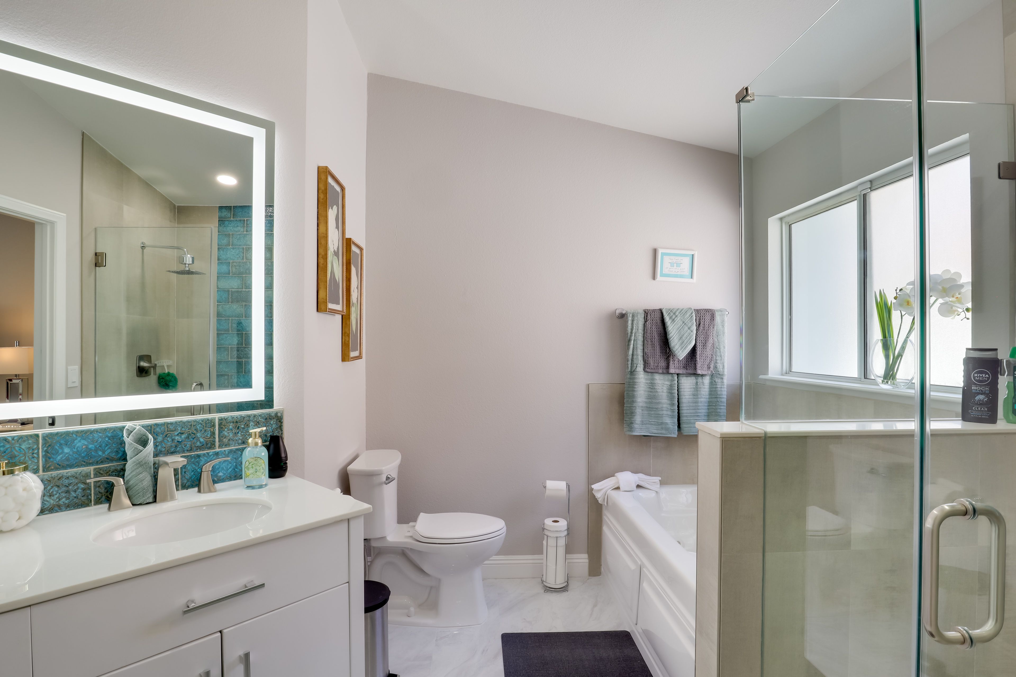 En-Suite Bathroom | Towels Provided