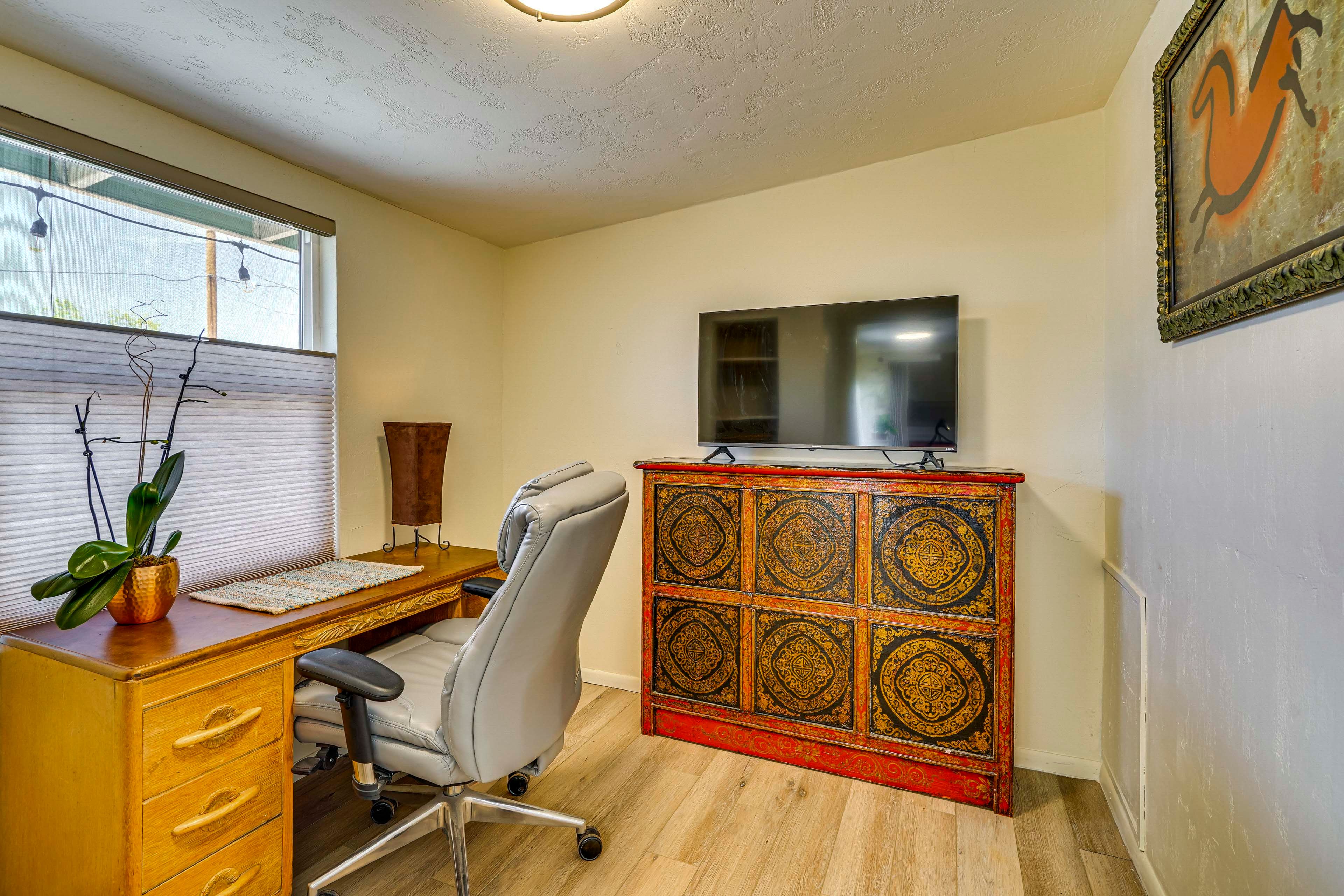 Dedicated Office | Smart TV | Cable